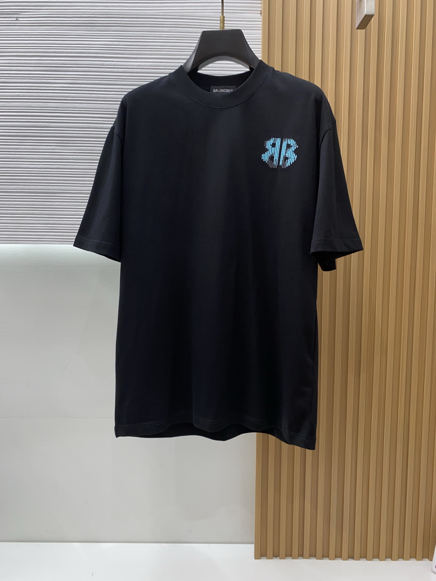 巴黎世家 ss新工艺logo纯棉质阔版圆领男士短袖T恤，定制320克纯棉面料新季新推系列将标识巧妙融入设