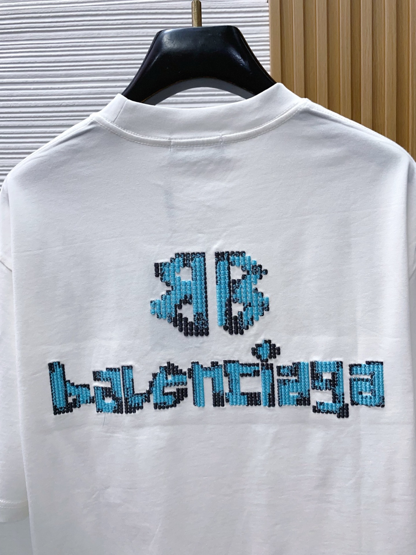 巴黎世家 ss新工艺logo纯棉质阔版圆领男士短袖T恤，定制320克纯棉面料新季新推系列将标识巧妙融入设