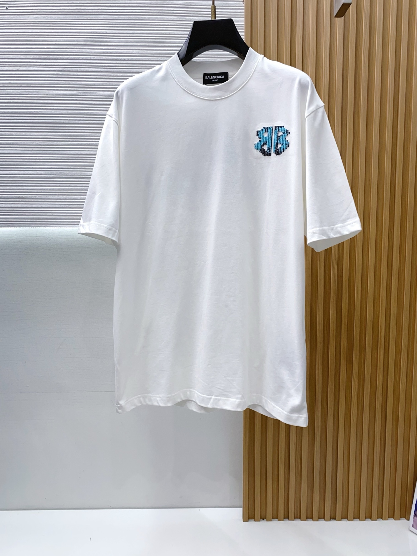 巴黎世家 ss新工艺logo纯棉质阔版圆领男士短袖T恤，定制320克纯棉面料新季新推系列将标识巧妙融入设