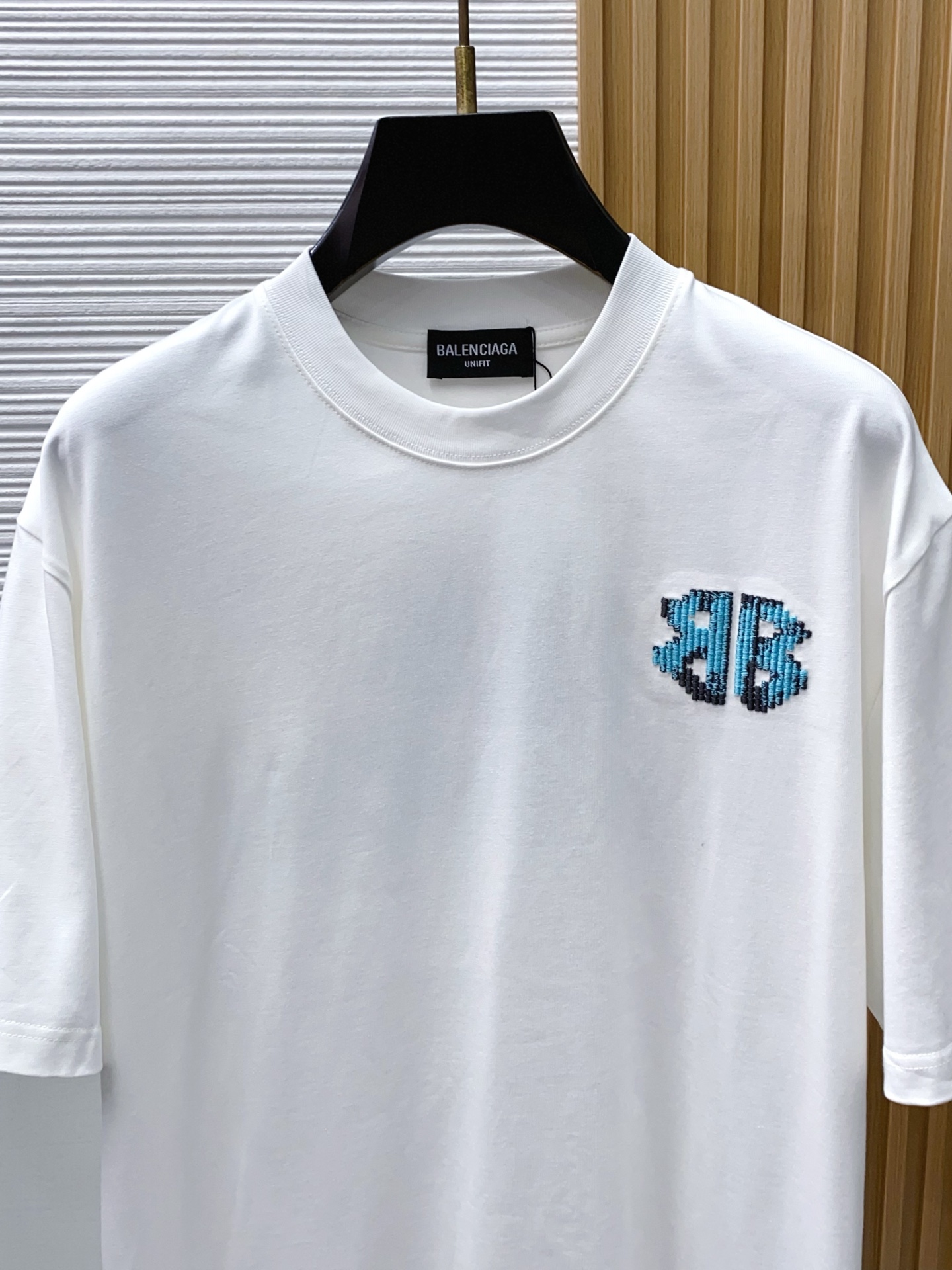 巴黎世家 ss新工艺logo纯棉质阔版圆领男士短袖T恤，定制320克纯棉面料新季新推系列将标识巧妙融入设