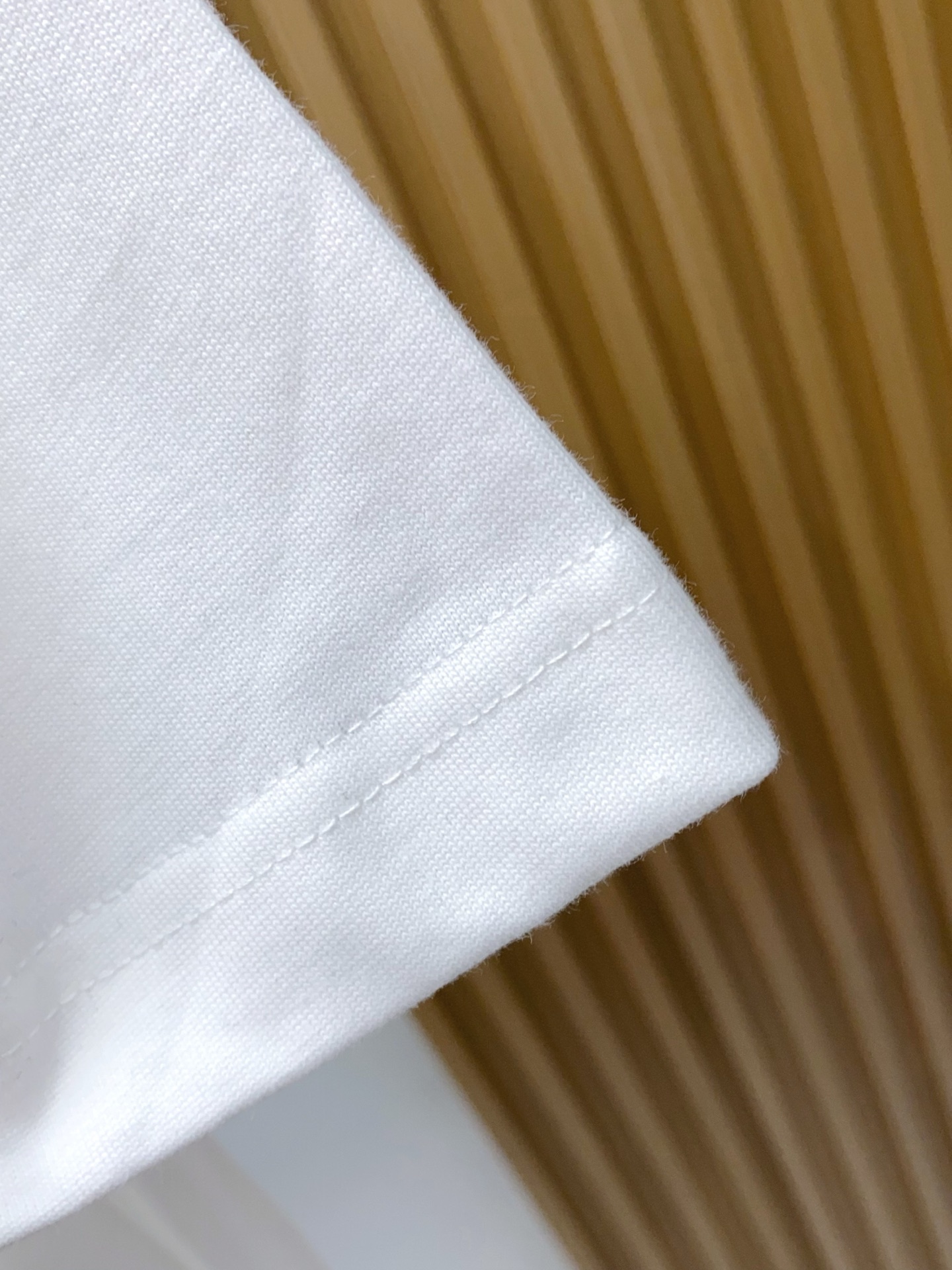 巴黎世家 ss新工艺logo纯棉质阔版圆领男士短袖T恤，定制320克纯棉面料新季新推系列将标识巧妙融入设