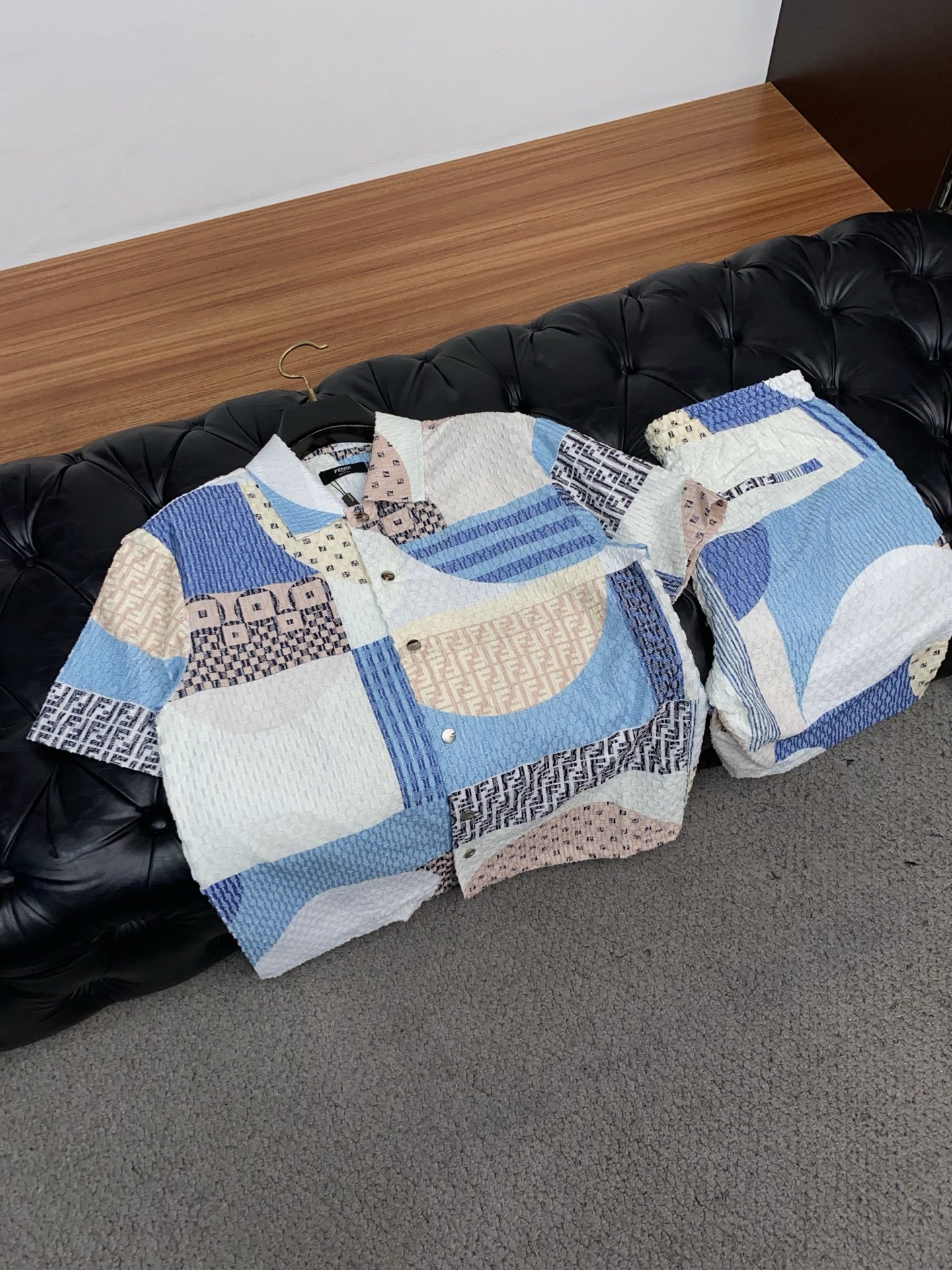 芬迪 M-3xL 26年春夏新款休闲短裤 套装 干净利落剪裁，都市风十足 采用精纺棉麻面料手感软糯干爽，