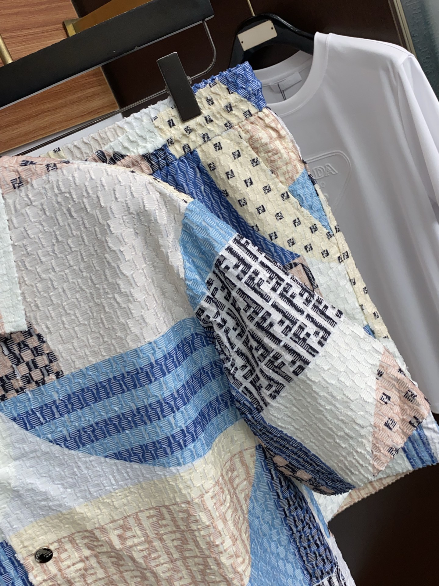 芬迪 M-3xL 26年春夏新款休闲短裤 套装 干净利落剪裁，都市风十足 采用精纺棉麻面料手感软糯干爽，