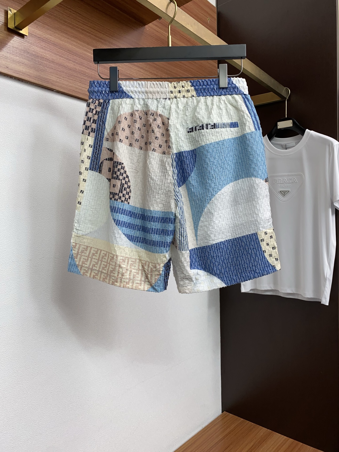 芬迪 M-3xL 26年春夏新款休闲短裤 套装 干净利落剪裁，都市风十足 采用精纺棉麻面料手感软糯干爽，