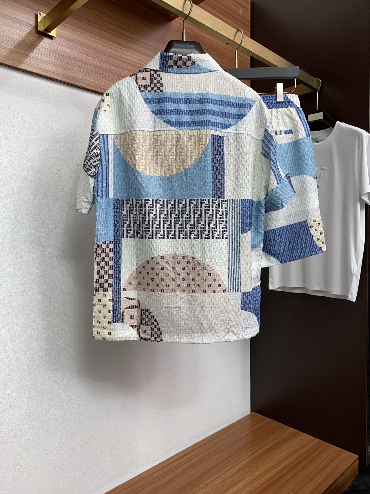 芬迪 M-3xL 26年春夏新款休闲短裤 套装 干净利落剪裁，都市风十足 采用精纺棉麻面料手感软糯干爽，