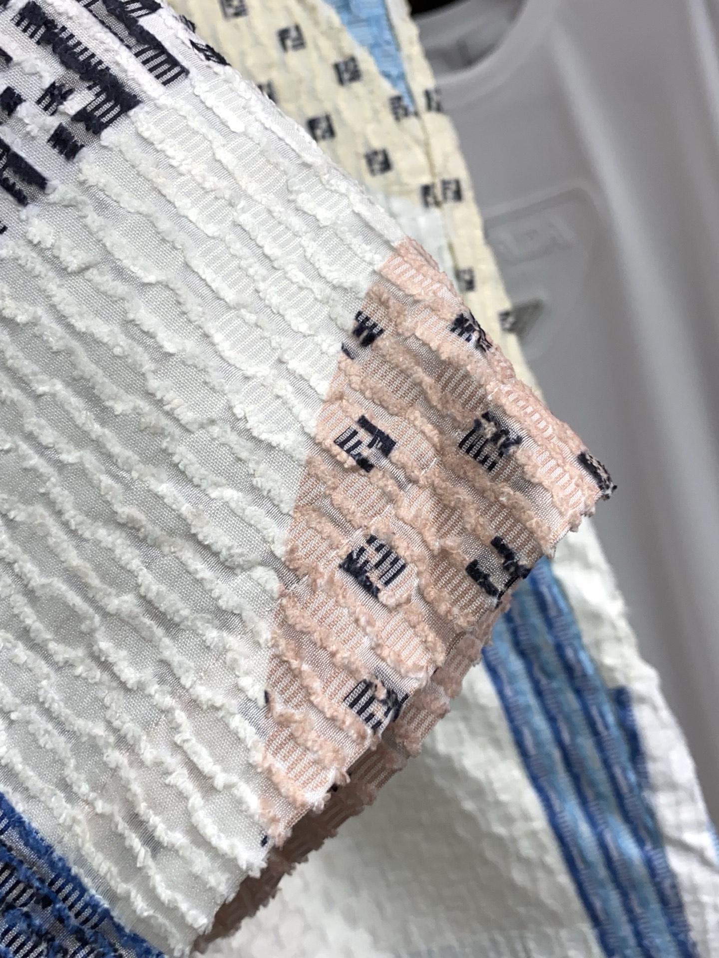 芬迪 M-3xL 26年春夏新款休闲短裤 套装 干净利落剪裁，都市风十足 采用精纺棉麻面料手感软糯干爽，