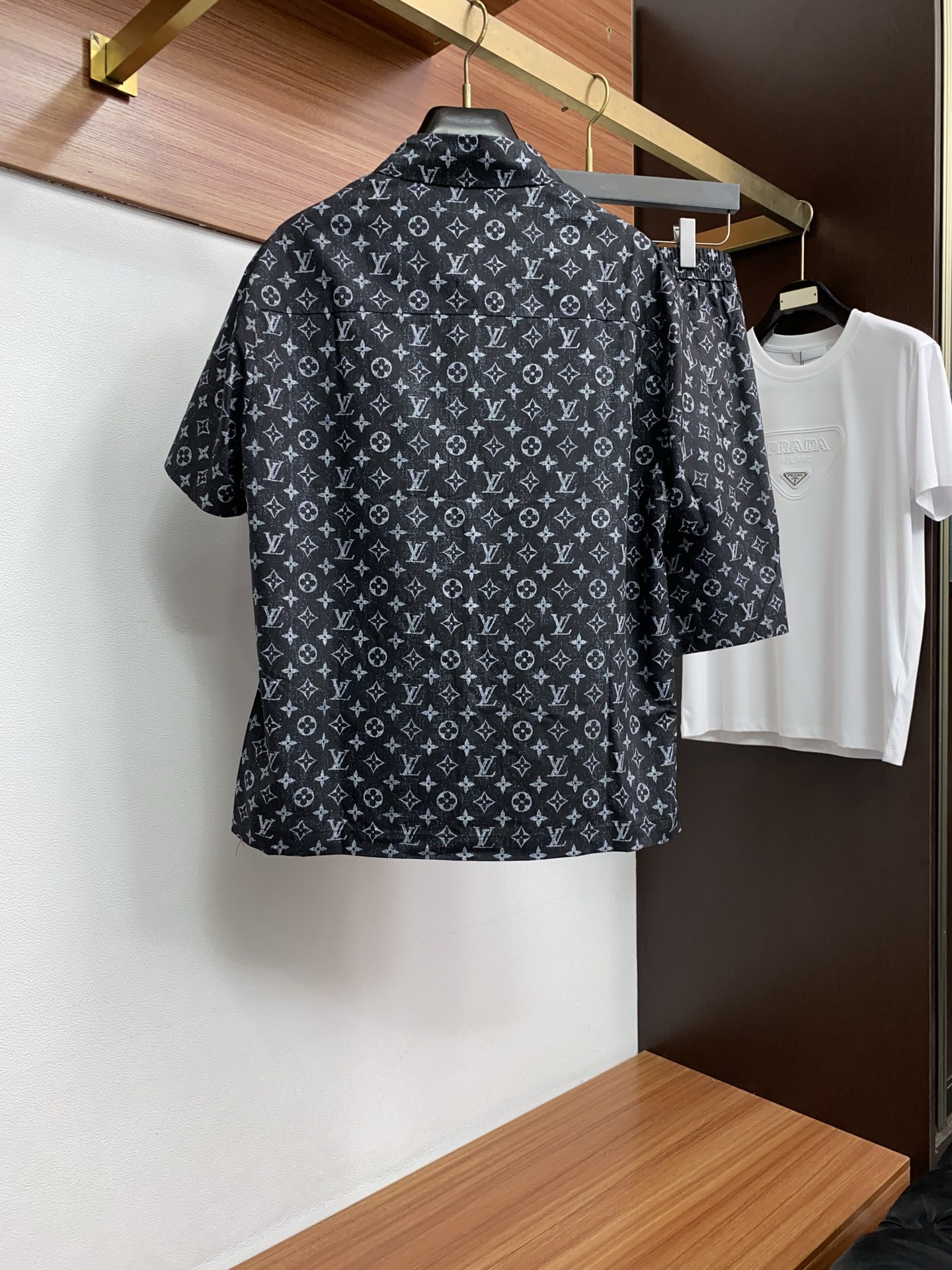 1v 路易威登 M-3xL 26年春夏新款休闲短裤 套装 干净利落剪裁，都市风十足 采用精纺棉麻面料手感