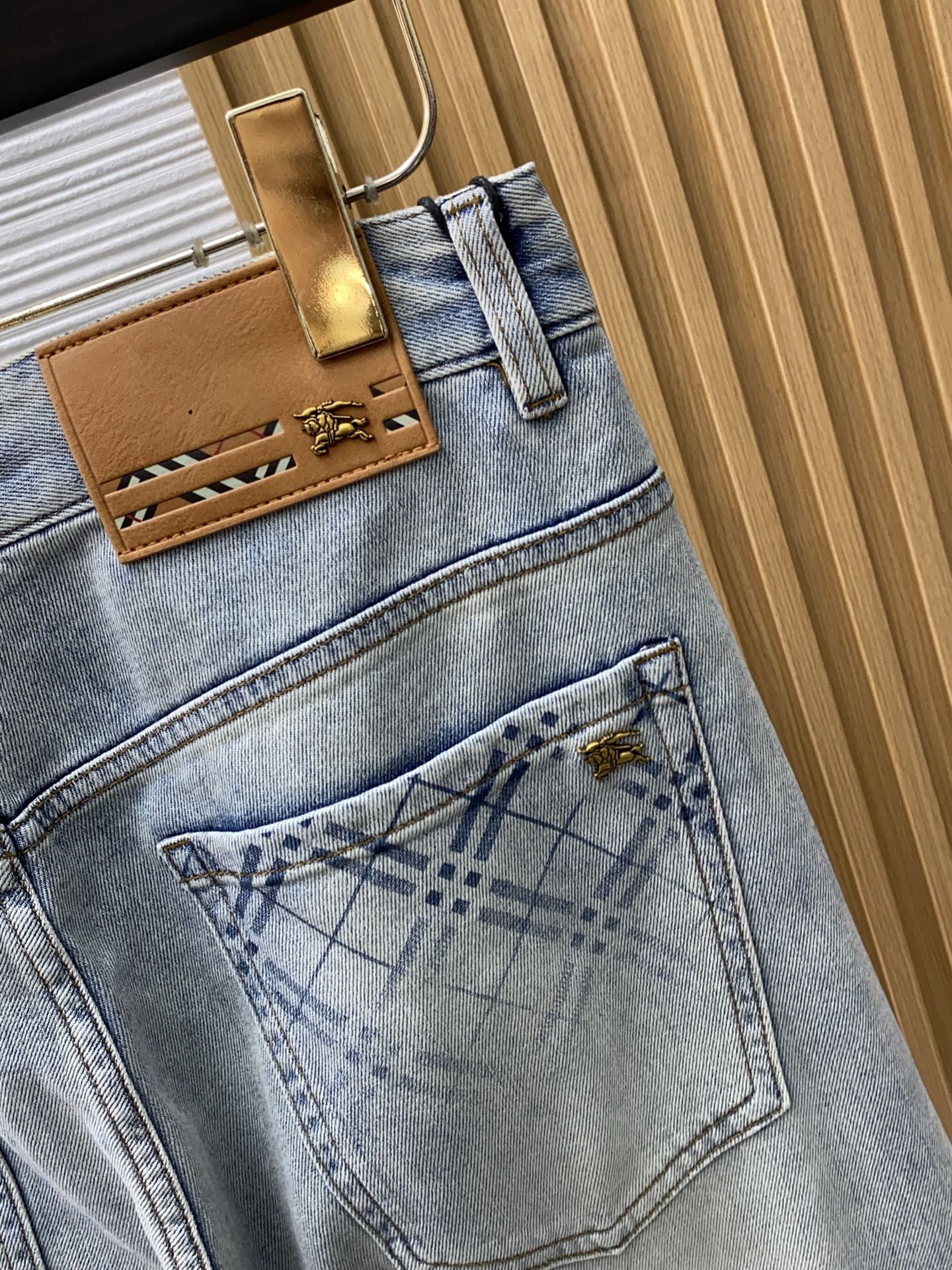 巴宝莉 高端定制、2026早春最新款牛仔裤 柜台同步发售 原版定制复刻 客供五金辅料 原单品质 进口牛仔