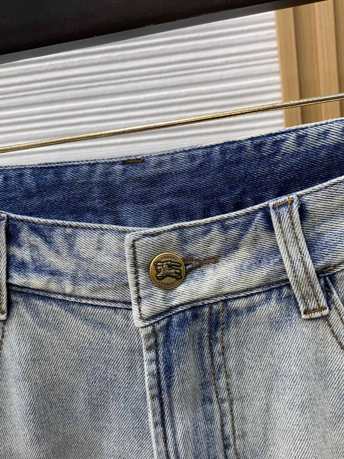 巴宝莉 高端定制、2026早春最新款牛仔裤 柜台同步发售 原版定制复刻 客供五金辅料 原单品质 进口牛仔