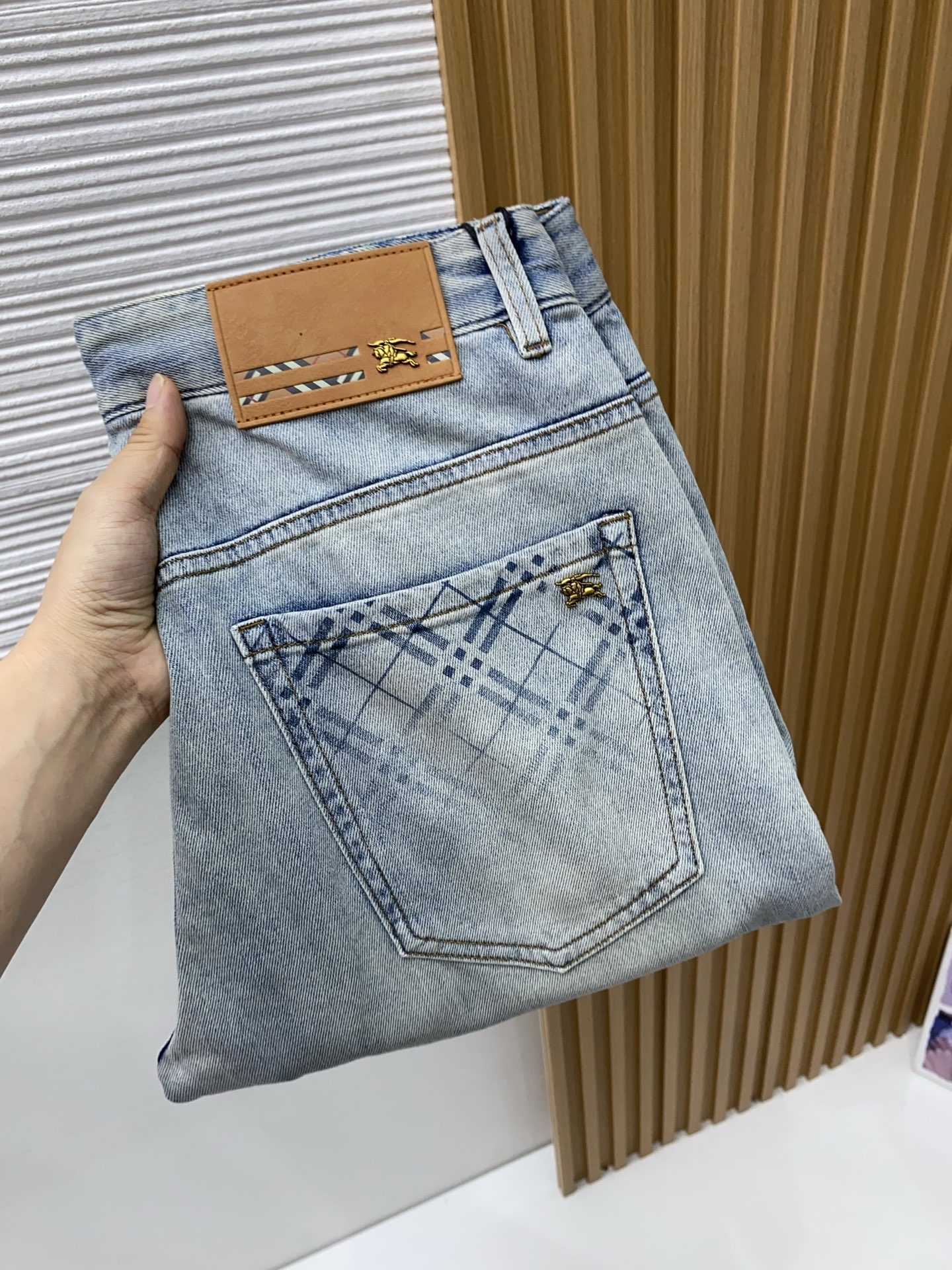 巴宝莉 高端定制、2026早春最新款牛仔裤 柜台同步发售 原版定制复刻 客供五金辅料 原单品质 进口牛仔