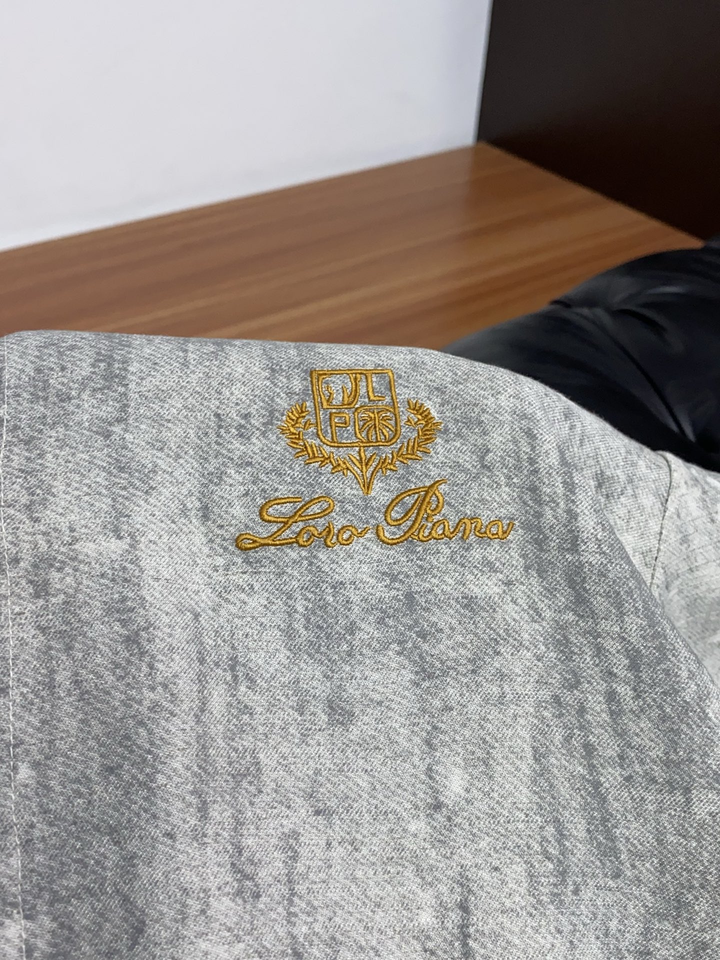 2026春夏新品丝光棉翻领商务Polo，极简的衣身造型！顶级针织棉质混纺质地 整体的触感极为舒适，弹力十