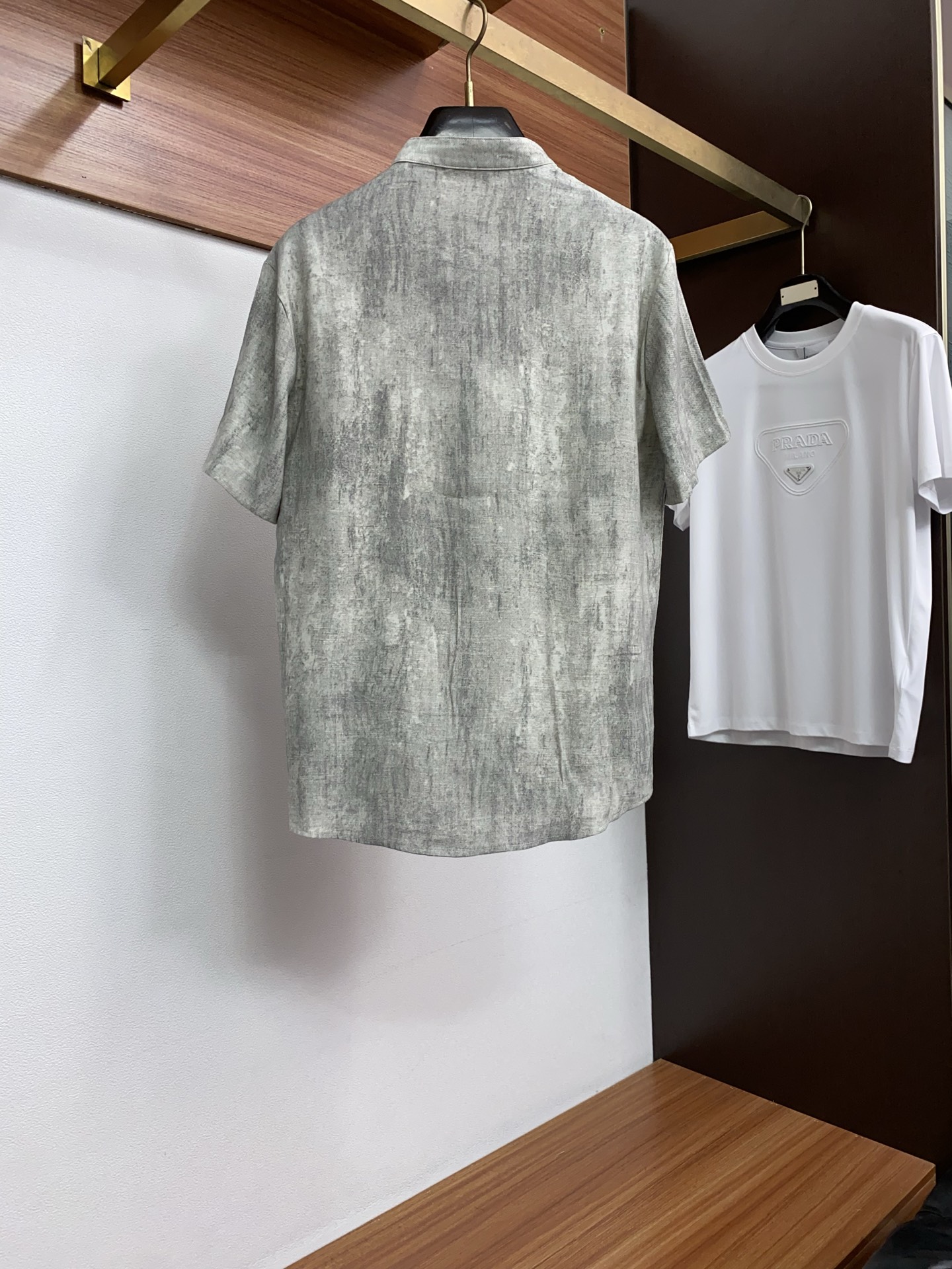 2026春夏新品丝光棉翻领商务Polo，极简的衣身造型！顶级针织棉质混纺质地 整体的触感极为舒适，弹力十