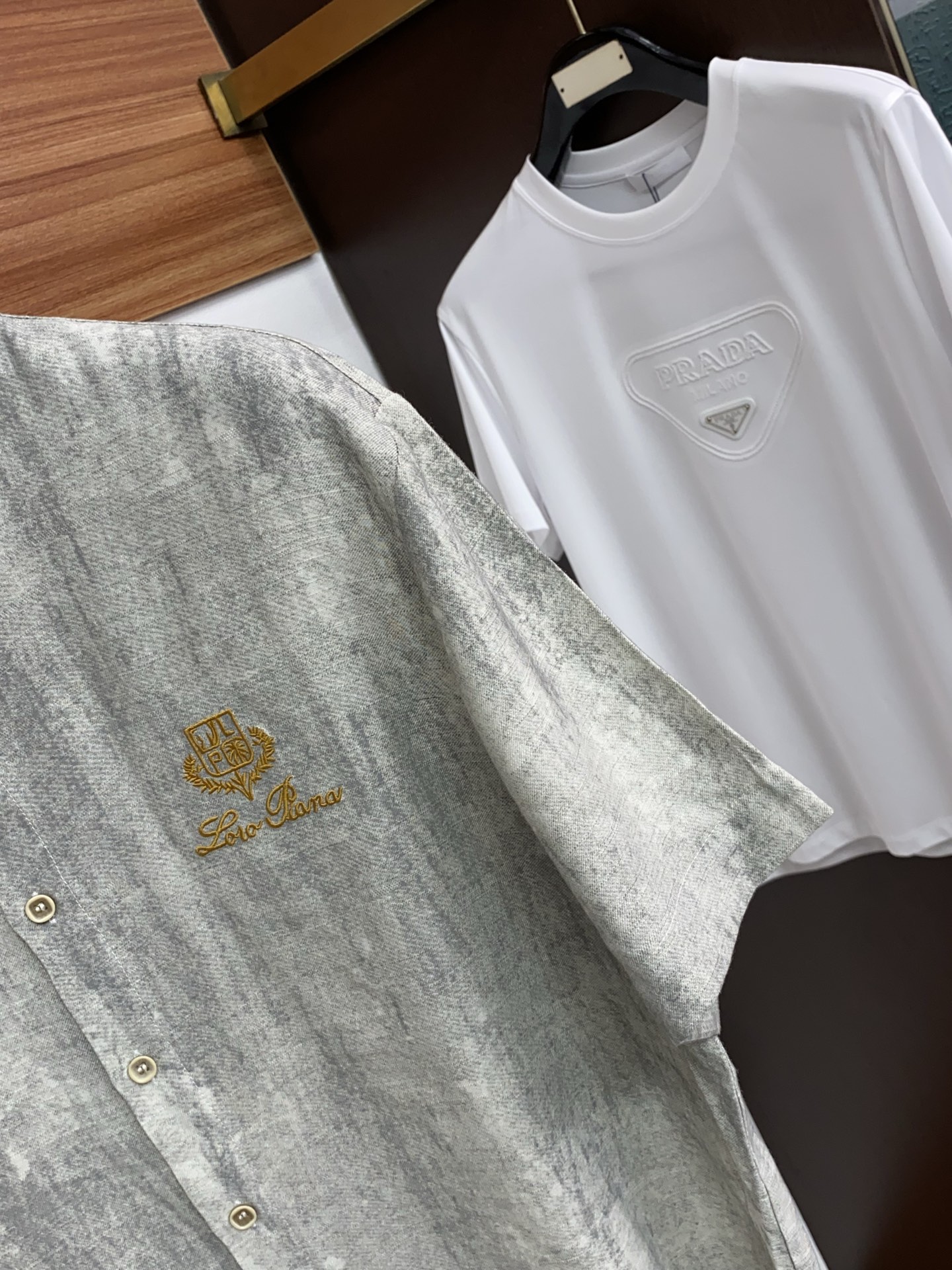 2026春夏新品丝光棉翻领商务Polo，极简的衣身造型！顶级针织棉质混纺质地 整体的触感极为舒适，弹力十