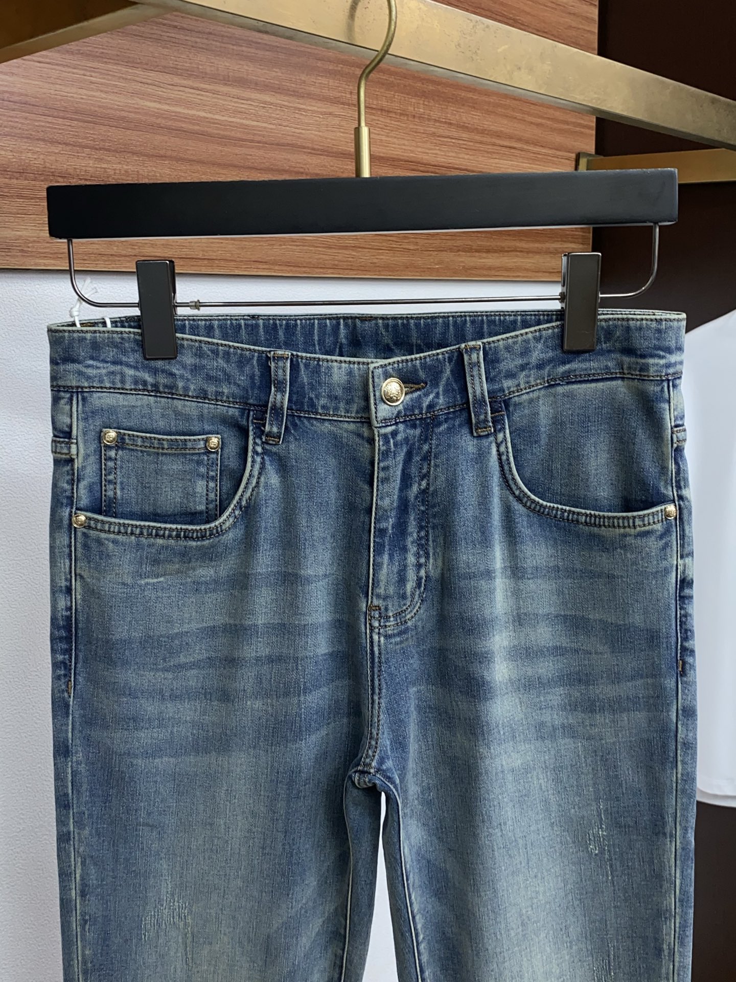 高端定制、2026早春最新款牛仔裤 柜台同步发售 原版定制复刻 客供五金辅料 原单品质 进口牛仔面料高弹