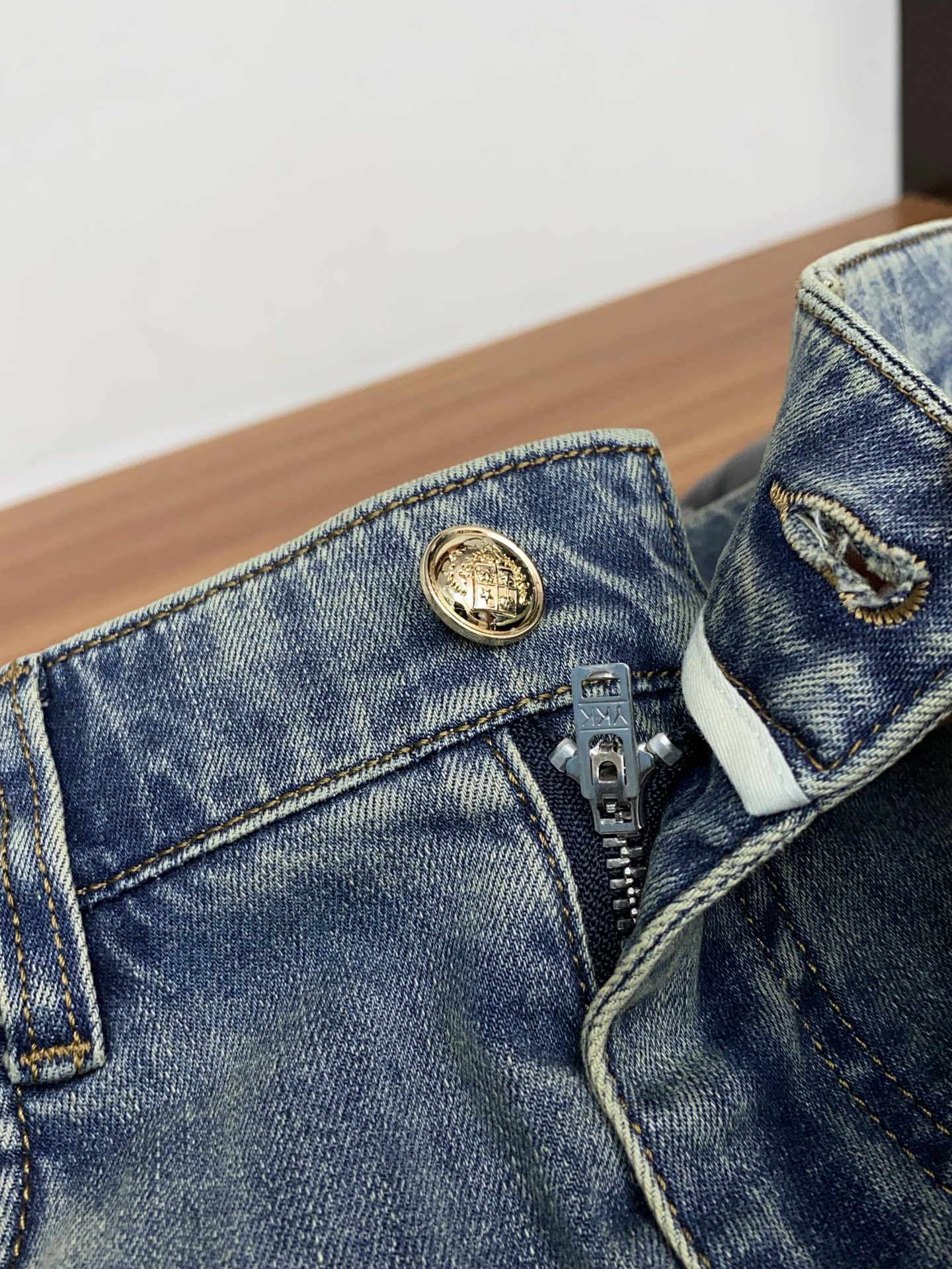 高端定制、2026早春最新款牛仔裤 柜台同步发售 原版定制复刻 客供五金辅料 原单品质 进口牛仔面料高弹