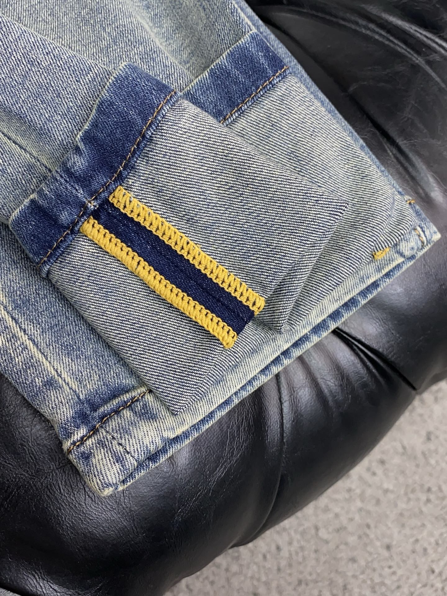 高端定制、2026早春最新款牛仔裤 柜台同步发售 原版定制复刻 客供五金辅料 原单品质 进口牛仔面料高弹