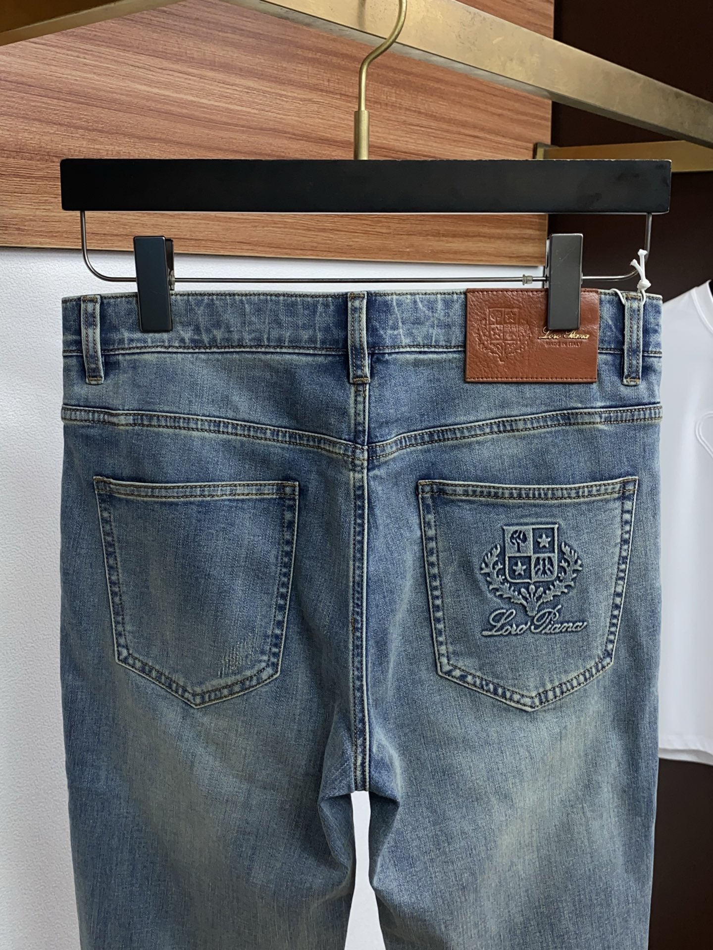 高端定制、2026早春最新款牛仔裤 柜台同步发售 原版定制复刻 客供五金辅料 原单品质 进口牛仔面料高弹