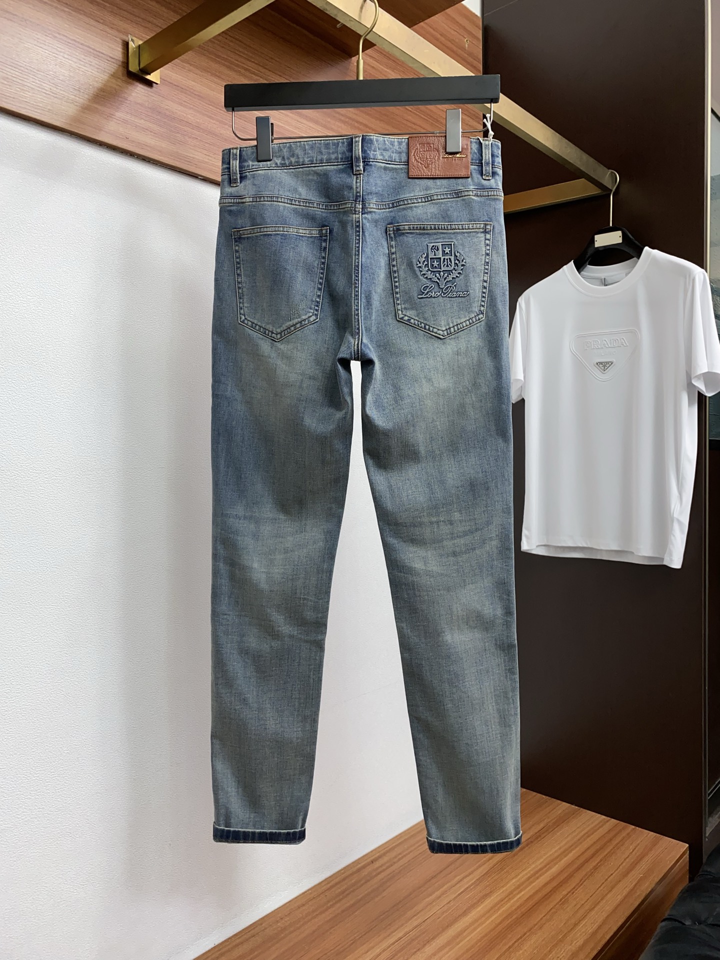 高端定制、2026早春最新款牛仔裤 柜台同步发售 原版定制复刻 客供五金辅料 原单品质 进口牛仔面料高弹