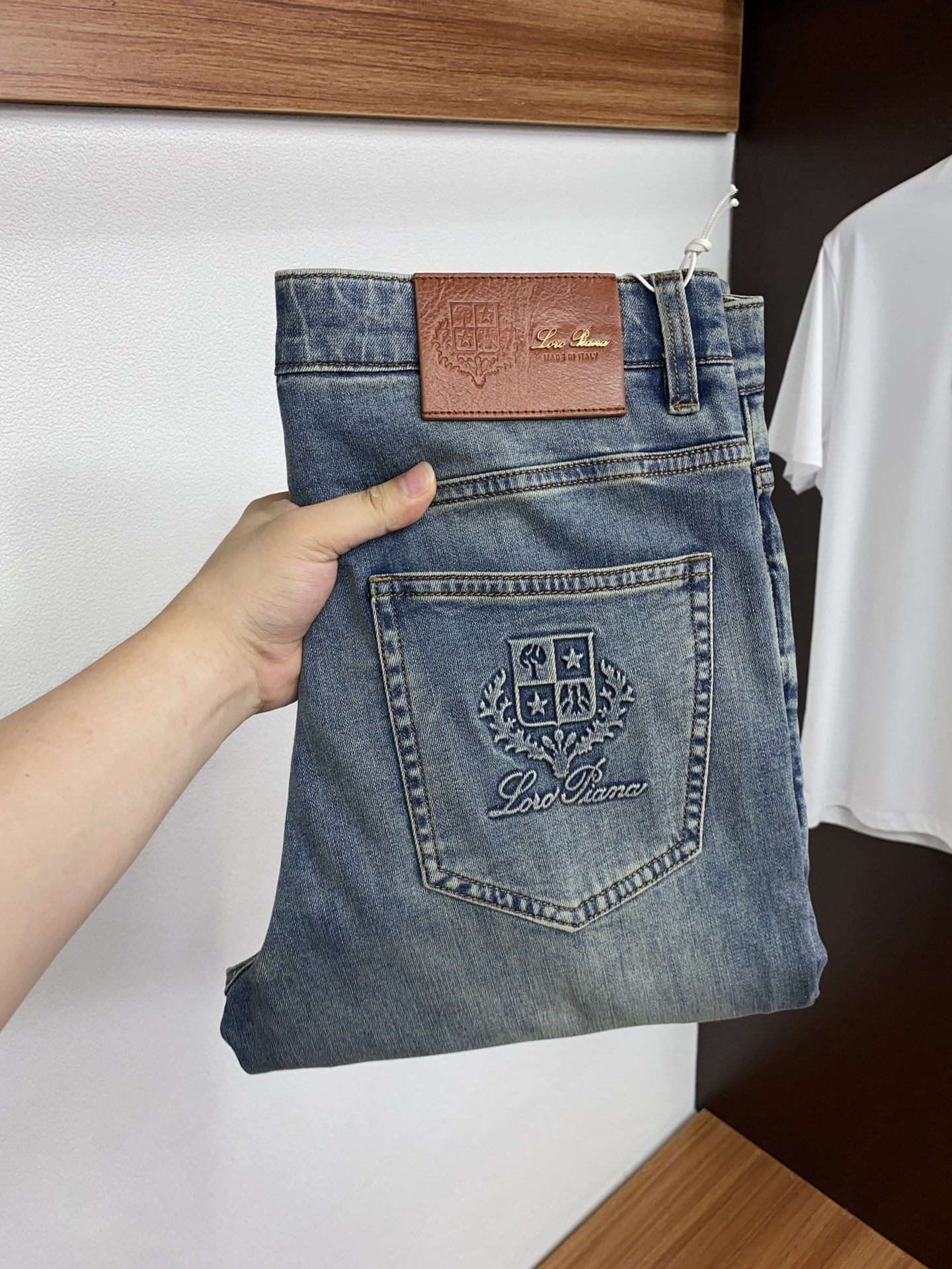 高端定制、2026早春最新款牛仔裤 柜台同步发售 原版定制复刻 客供五金辅料 原单品质 进口牛仔面料高弹