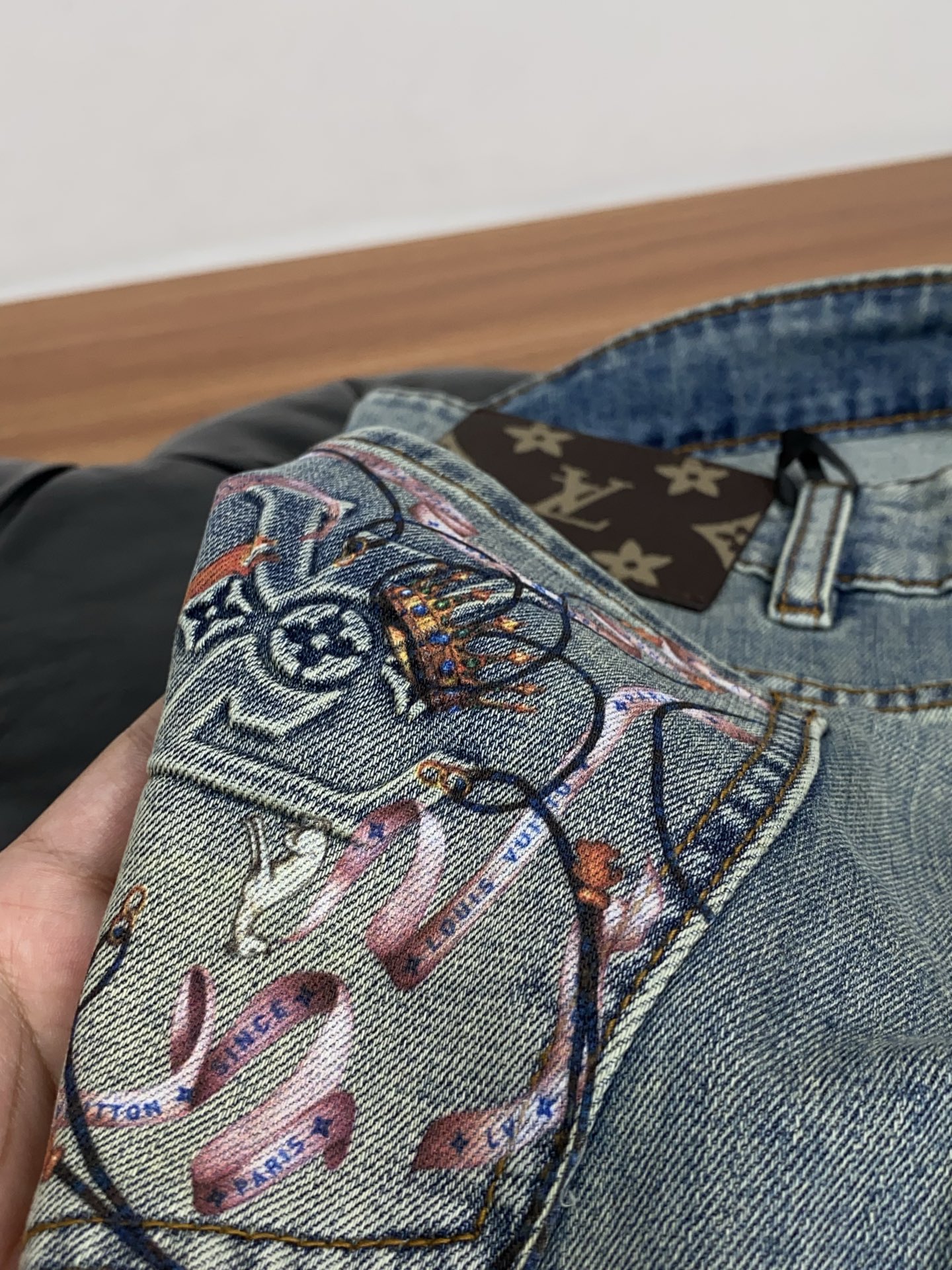 1v路易威登 高端定制、2026早春最新款牛仔裤 柜台同步发售 原版定制复刻 客供五金辅料 原单品质 进