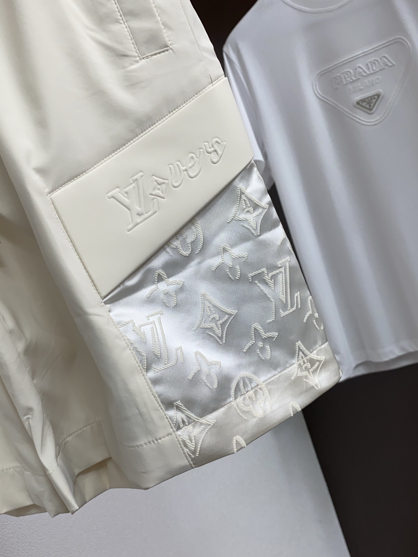 1v 路易威登 春夏新款休闲短裤 品牌经典系列 纯棉面料 舒适度极好，手触感强烈。原版品牌logo 辨识