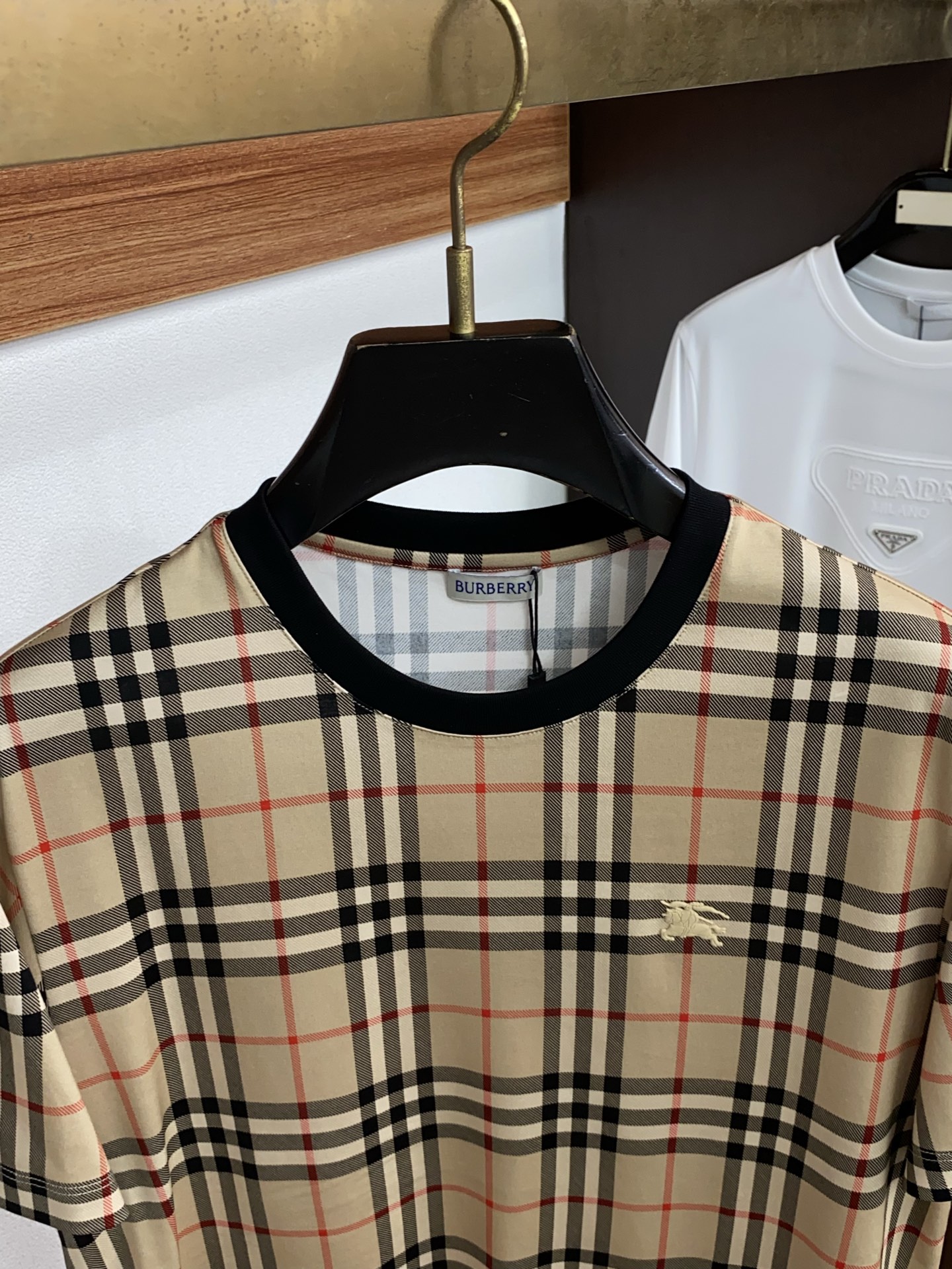 巴宝莉 高级定制 2026新款格纹短袖 百搭款式 任何人都可以轻松驾驭 面料全订制工艺 高定一等品丝光棉