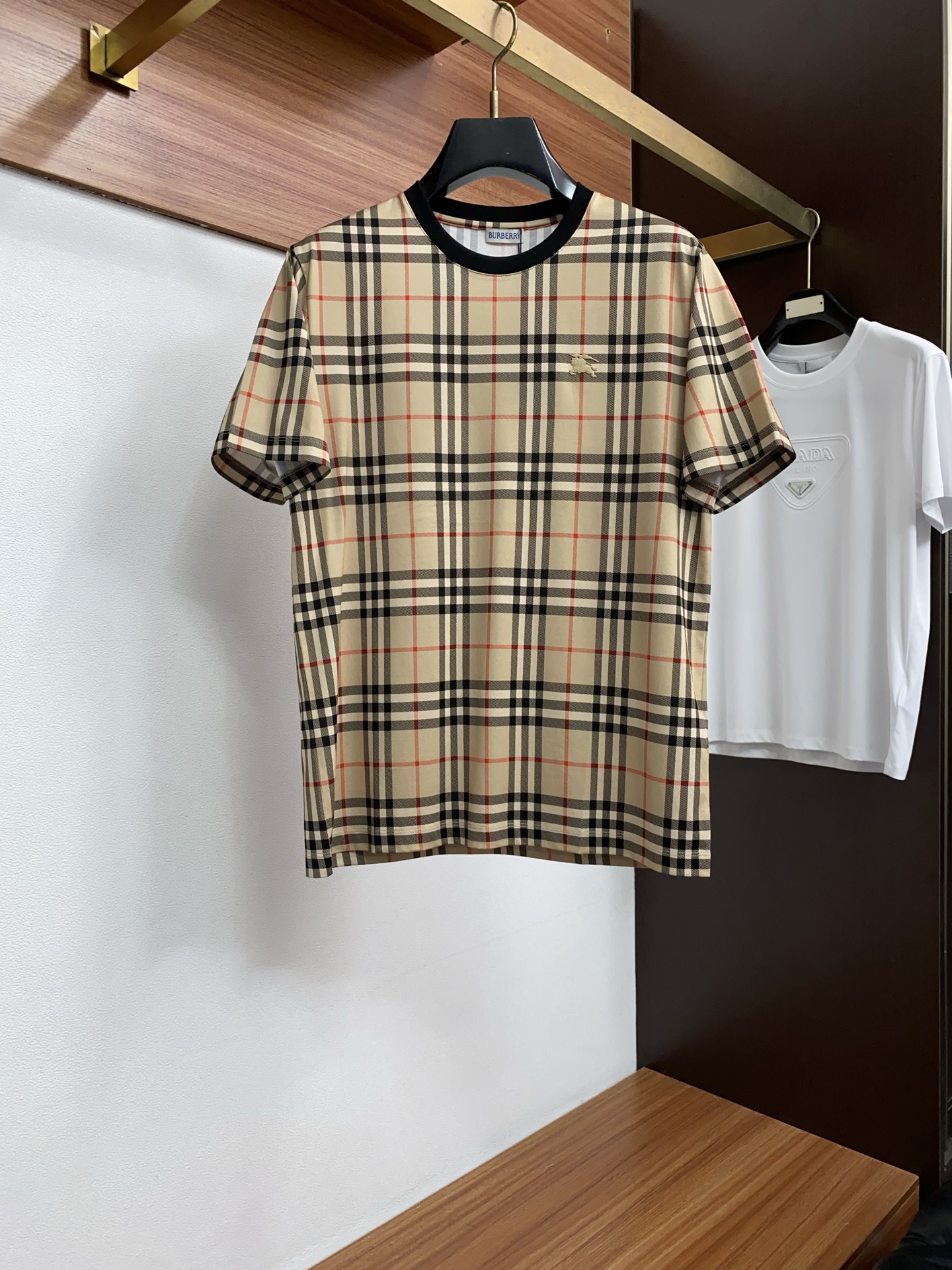 巴宝莉 高级定制 2026新款格纹短袖 百搭款式 任何人都可以轻松驾驭 面料全订制工艺 高定一等品丝光棉