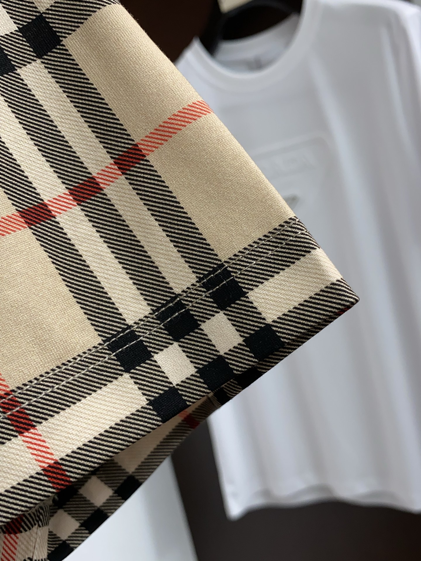 巴宝莉 高级定制 2026新款格纹短袖 百搭款式 任何人都可以轻松驾驭 面料全订制工艺 高定一等品丝光棉