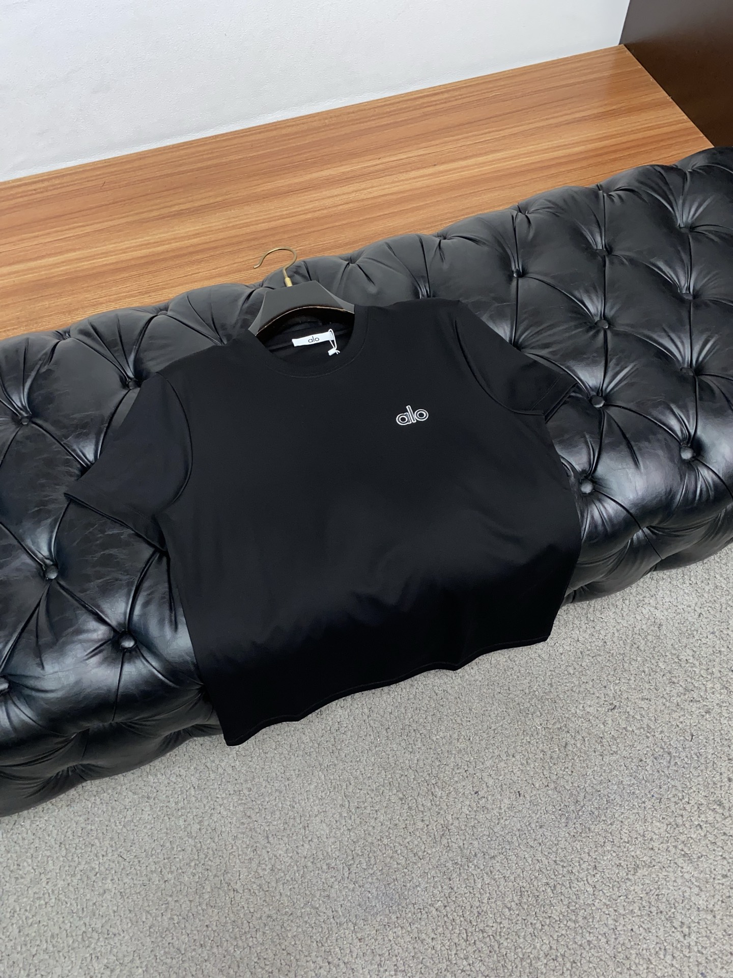 alo 高级定制 2026新款短袖 百搭款式 任何人都可以轻松驾驭 面料全订制工艺 高定一等品丝光棉面料