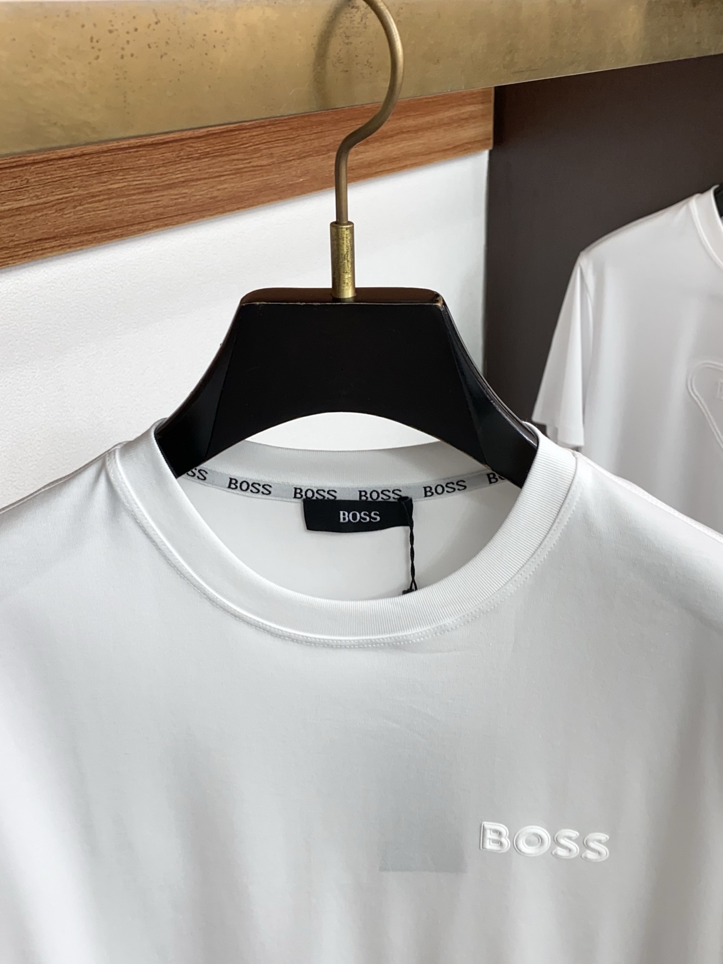 BOSS 26春夏新款首发专柜最新款圆领短袖 高端订制 设计前卫时尚！品牌logo重工艺设计 高端定制100支双面丝光棉