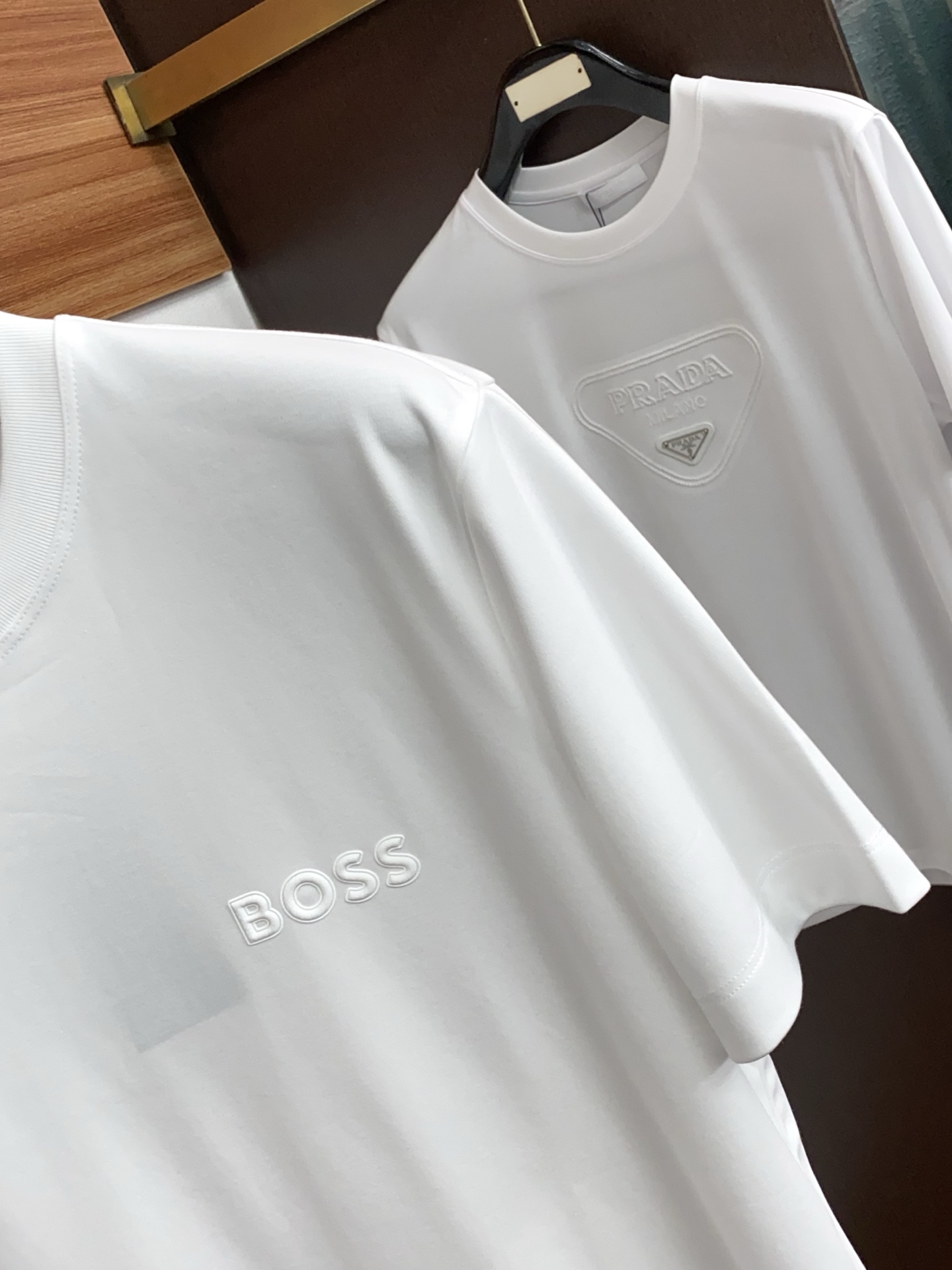 BOSS 26春夏新款首发专柜最新款圆领短袖 高端订制 设计前卫时尚！品牌logo重工艺设计 高端定制100支双面丝光棉