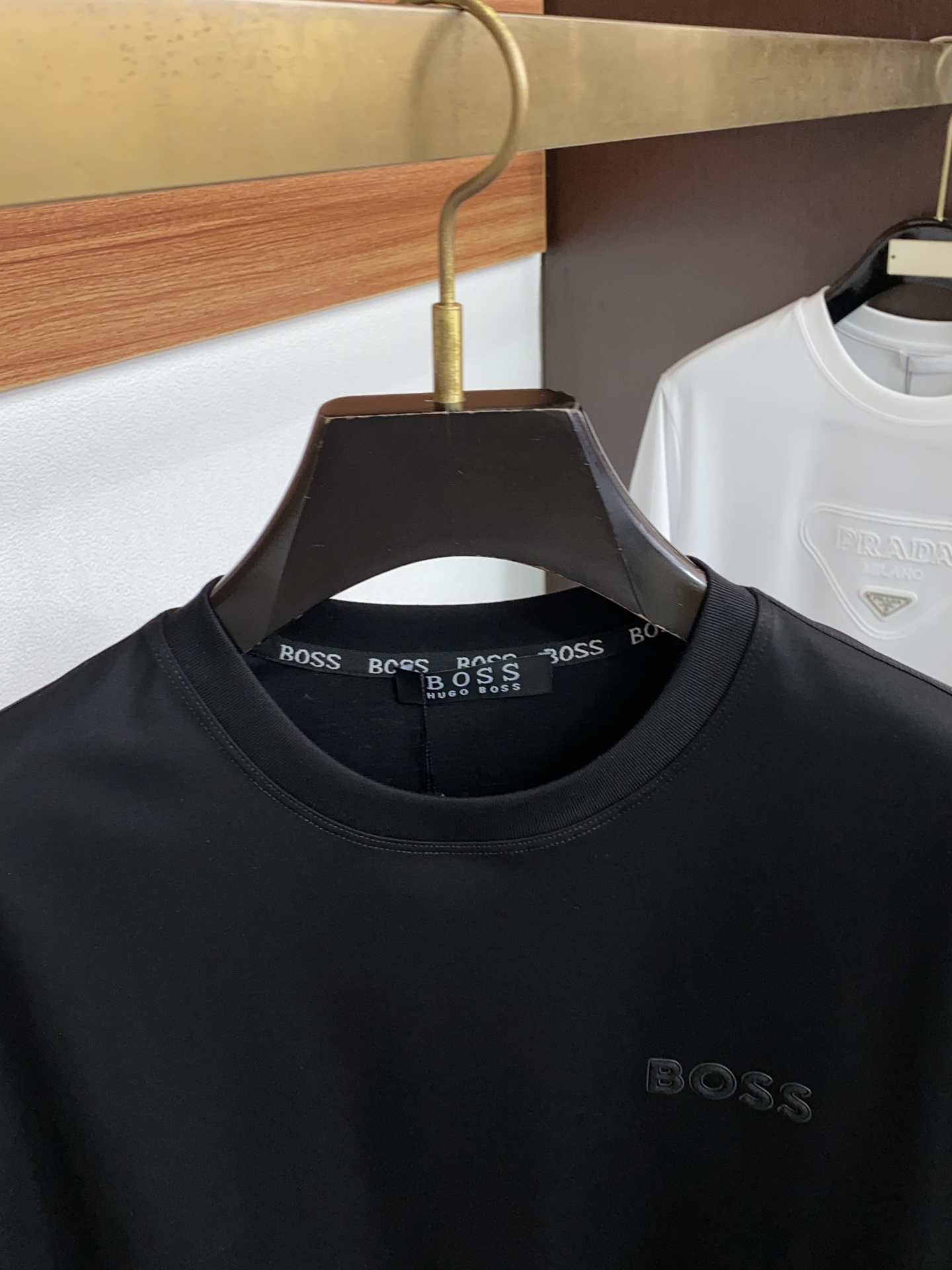 BOSS 26春夏新款首发专柜最新款圆领短袖 高端订制 设计前卫时尚！品牌logo重工艺设计 高端定制100支双面丝光棉