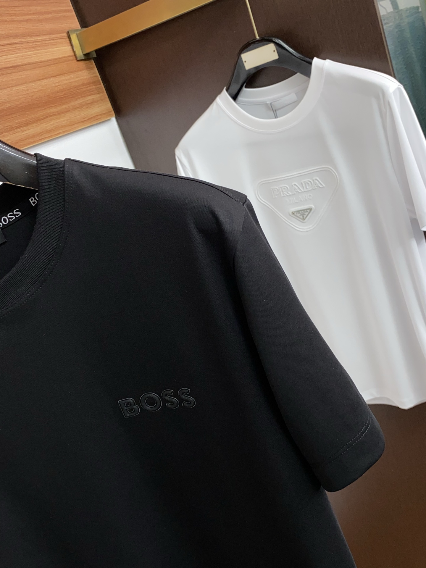 BOSS 26春夏新款首发专柜最新款圆领短袖 高端订制 设计前卫时尚！品牌logo重工艺设计 高端定制100支双面丝光棉
