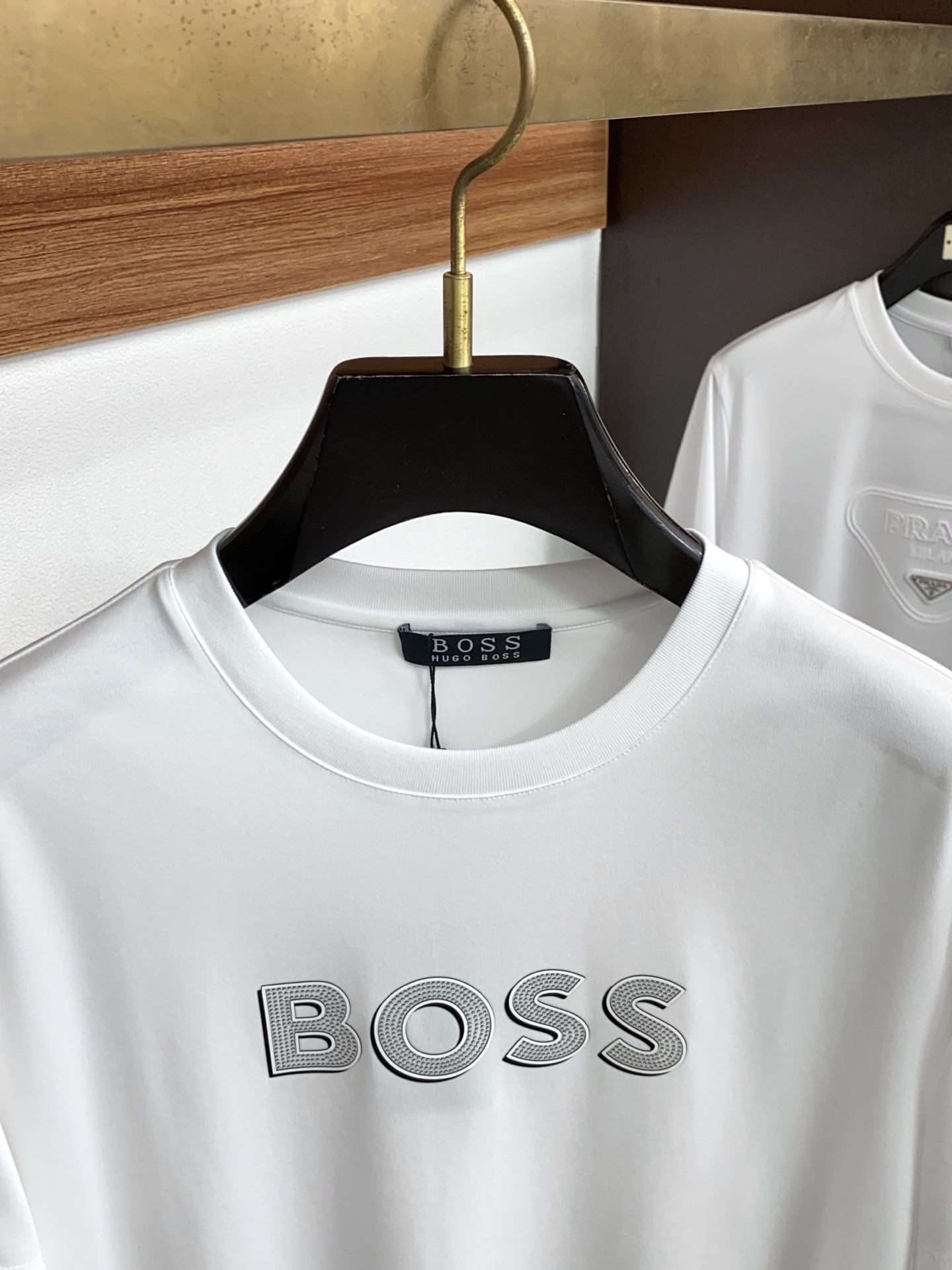 BOSS 26春夏新款首发专柜最新款圆领短袖 高端订制 设计前卫时尚！品牌logo重工艺设计 高端定制100支双面丝光棉