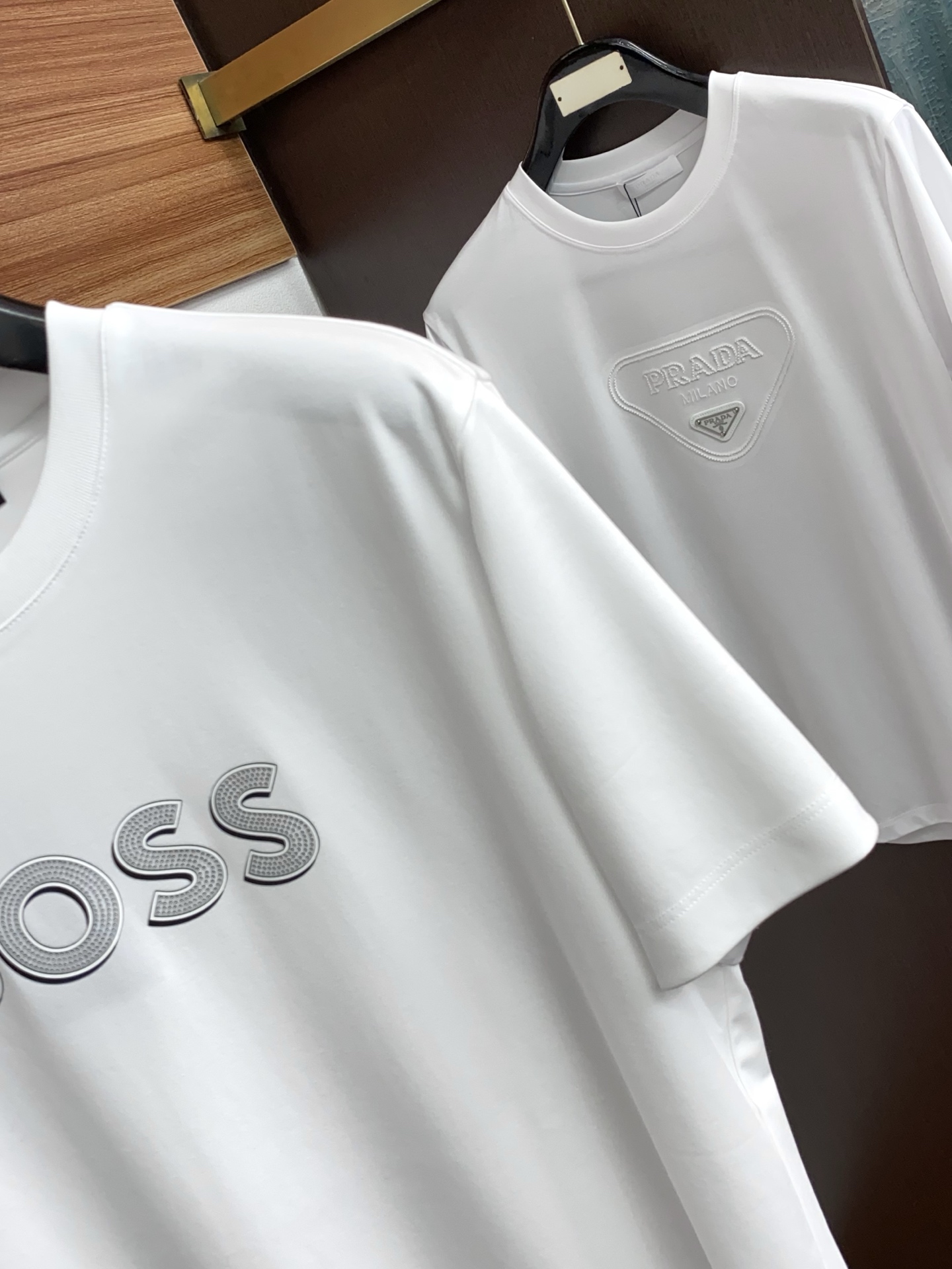 BOSS 26春夏新款首发专柜最新款圆领短袖 高端订制 设计前卫时尚！品牌logo重工艺设计 高端定制100支双面丝光棉