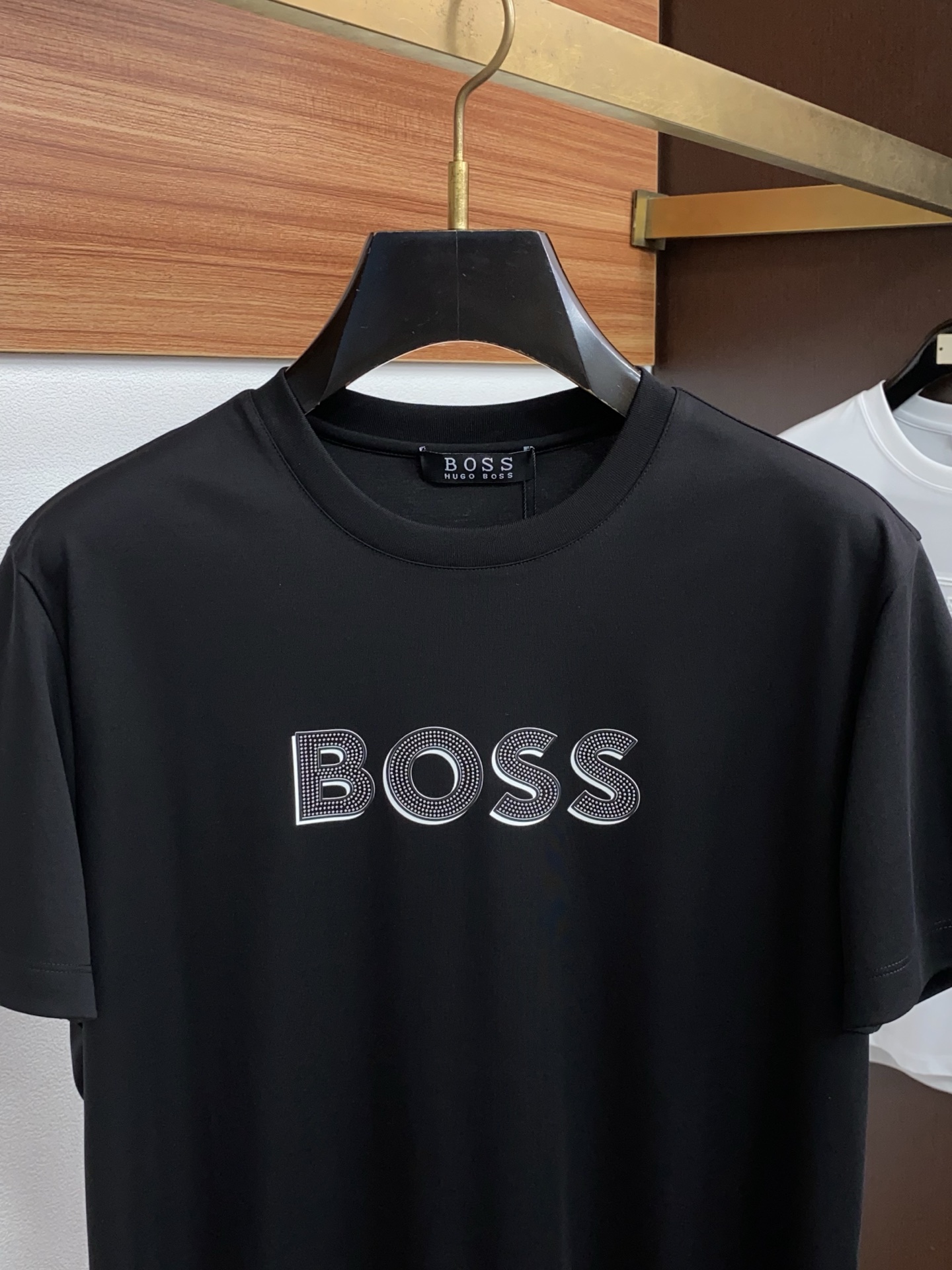 BOSS 26春夏新款首发专柜最新款圆领短袖 高端订制 设计前卫时尚！品牌logo重工艺设计 高端定制100支双面丝光棉