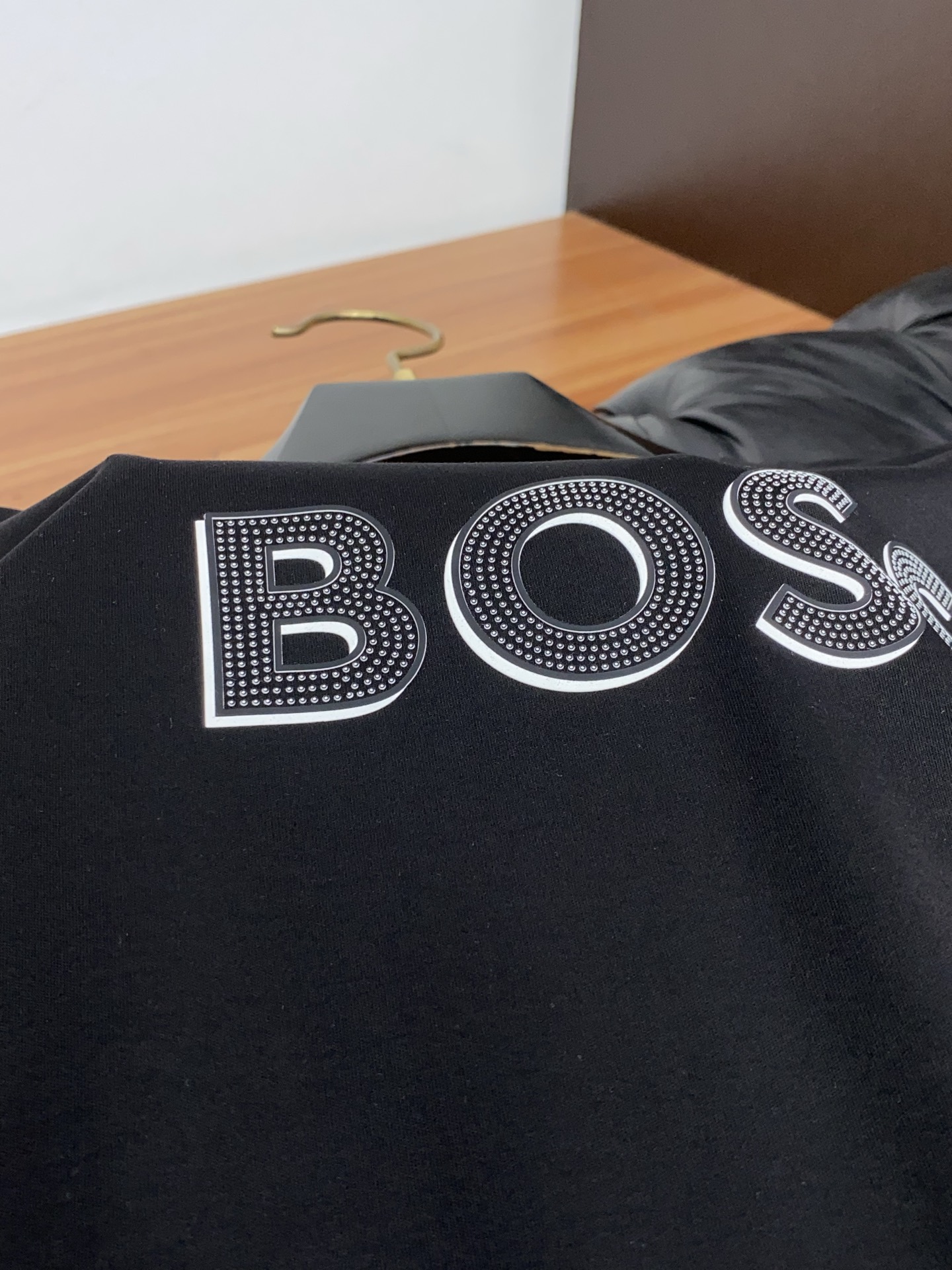 BOSS 26春夏新款首发专柜最新款圆领短袖 高端订制 设计前卫时尚！品牌logo重工艺设计 高端定制100支双面丝光棉