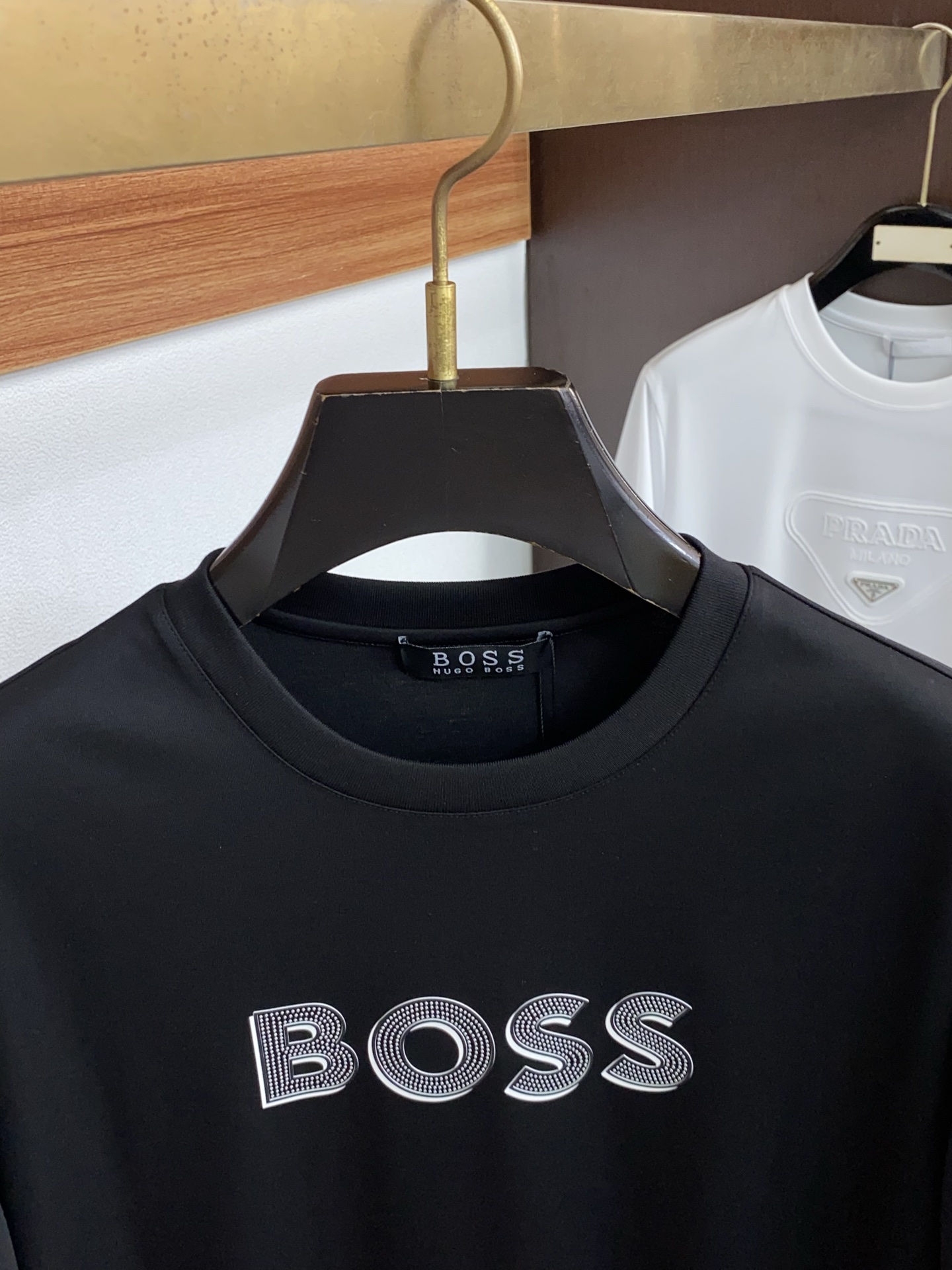 BOSS 26春夏新款首发专柜最新款圆领短袖 高端订制 设计前卫时尚！品牌logo重工艺设计 高端定制100支双面丝光棉