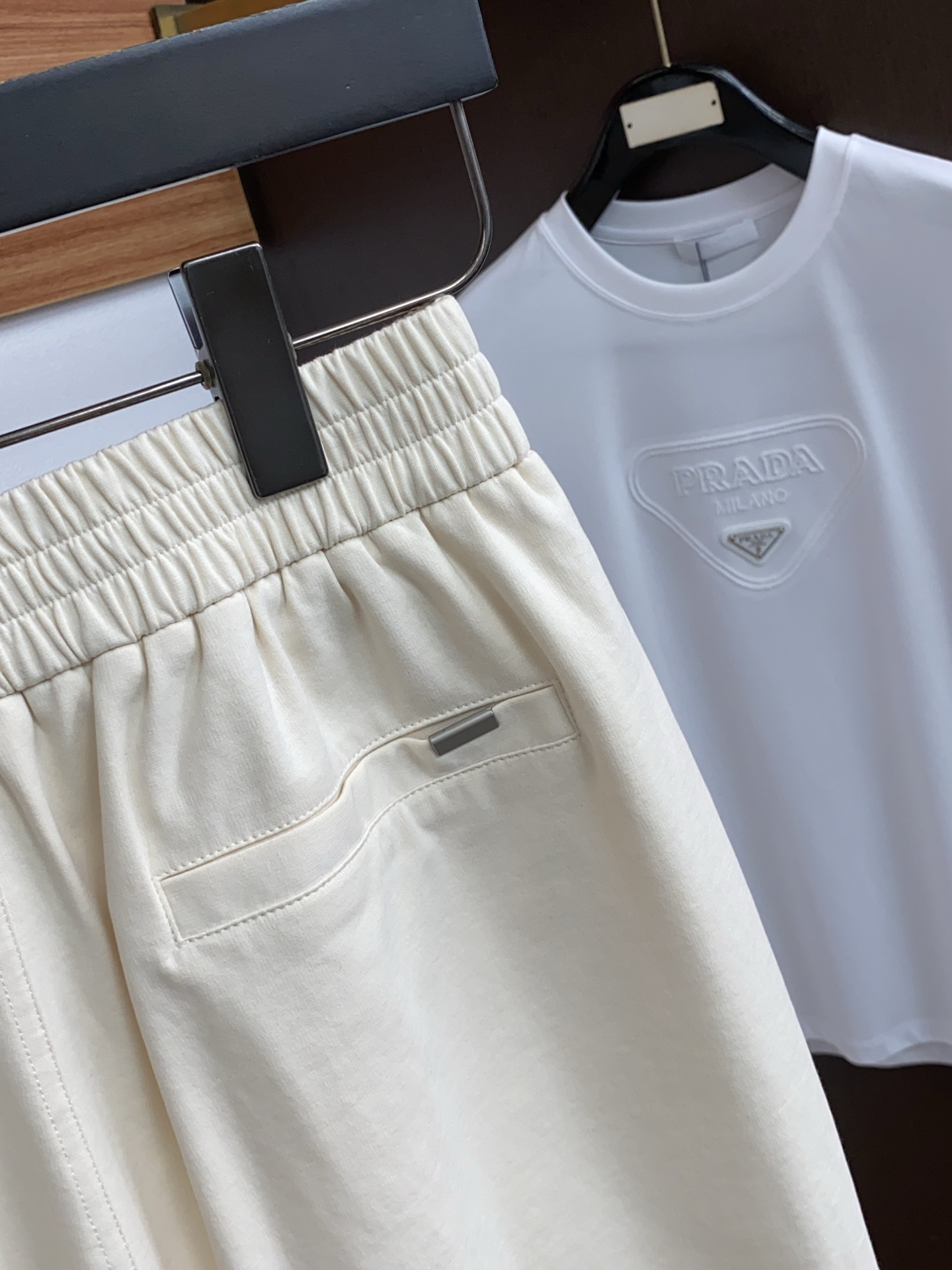 爱马仕 2026春夏季新款，最新休闲短裤。原版裤型上身休闲百搭🌾、随性慵懒范，高级定制面料，订制工艺 舒