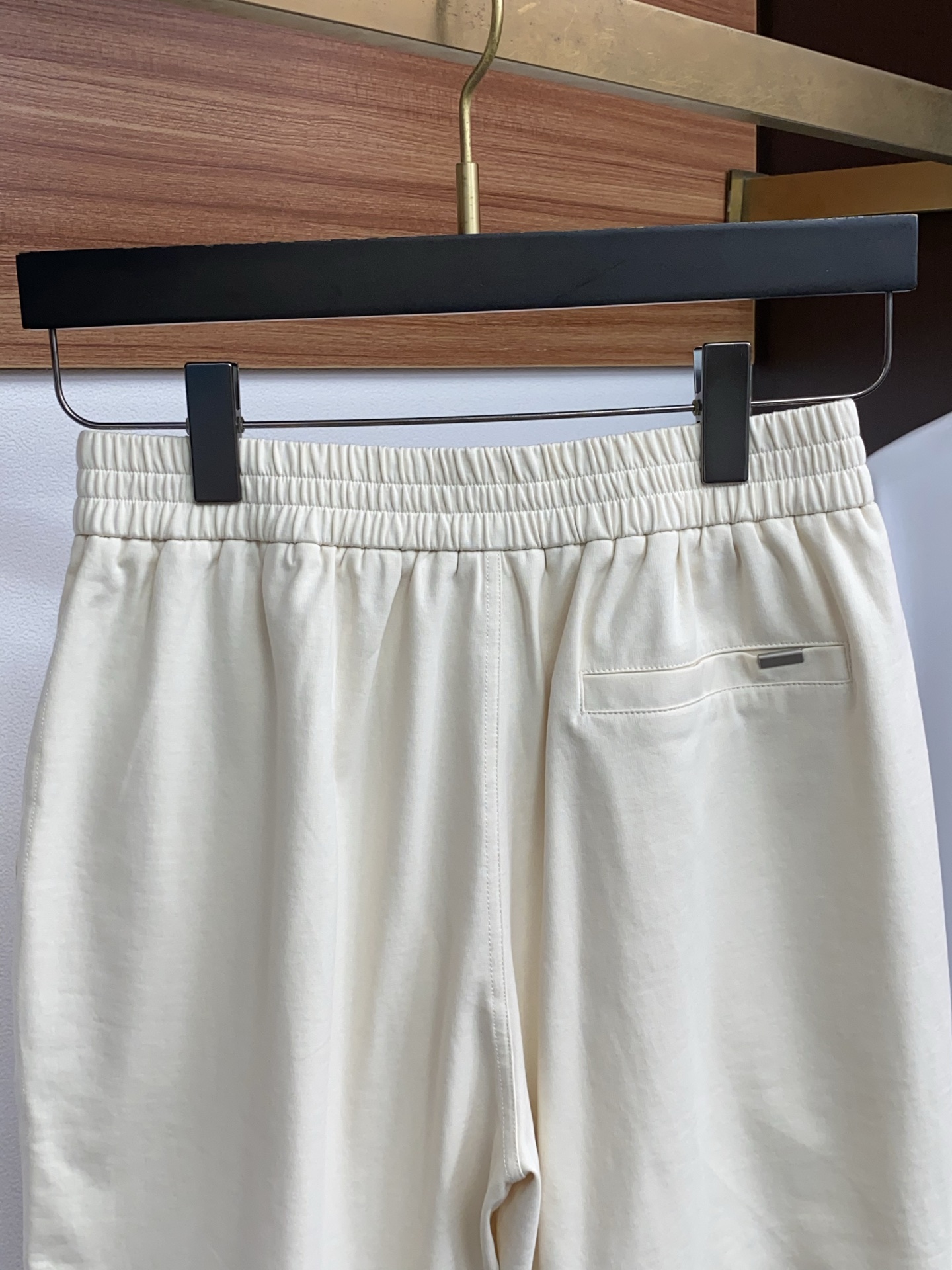 爱马仕 2026春夏季新款，最新休闲短裤。原版裤型上身休闲百搭🌾、随性慵懒范，高级定制面料，订制工艺 舒