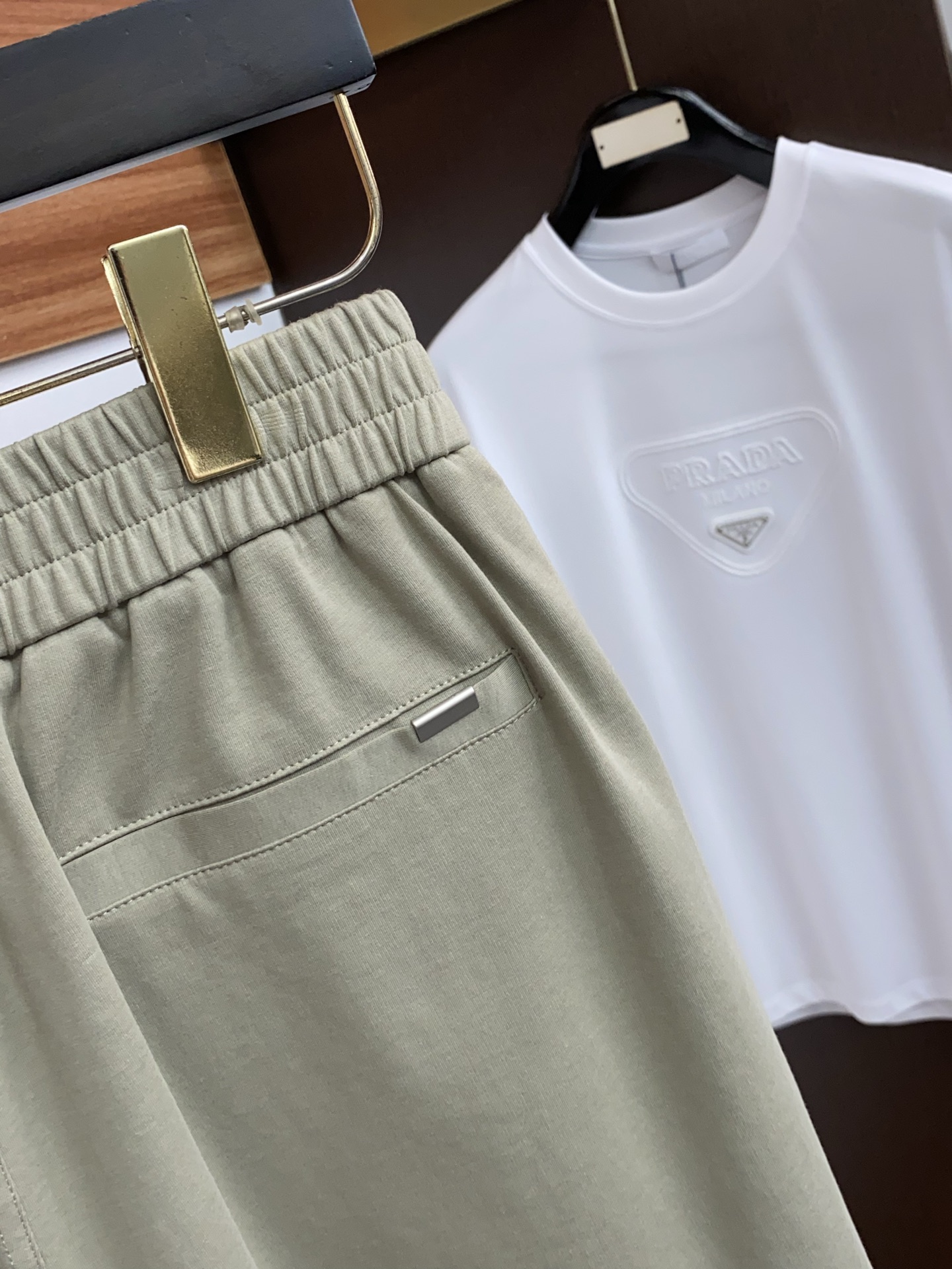 爱马仕 2026春夏季新款，最新休闲短裤。原版裤型上身休闲百搭🌾、随性慵懒范，高级定制面料，订制工艺 舒