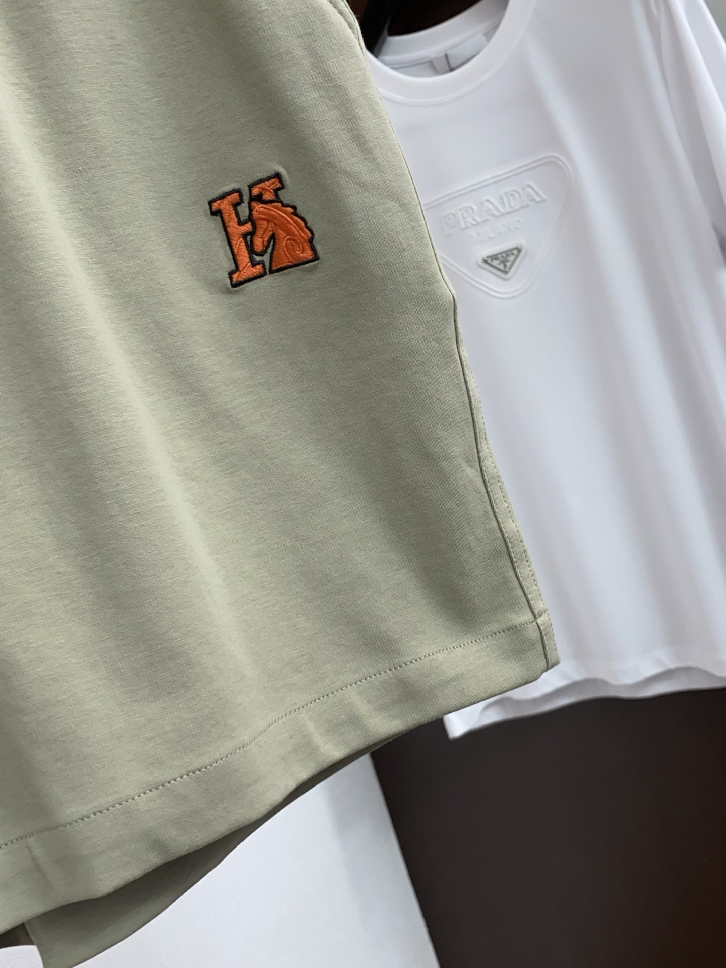 爱马仕 2026春夏季新款，最新休闲短裤。原版裤型上身休闲百搭🌾、随性慵懒范，高级定制面料，订制工艺 舒