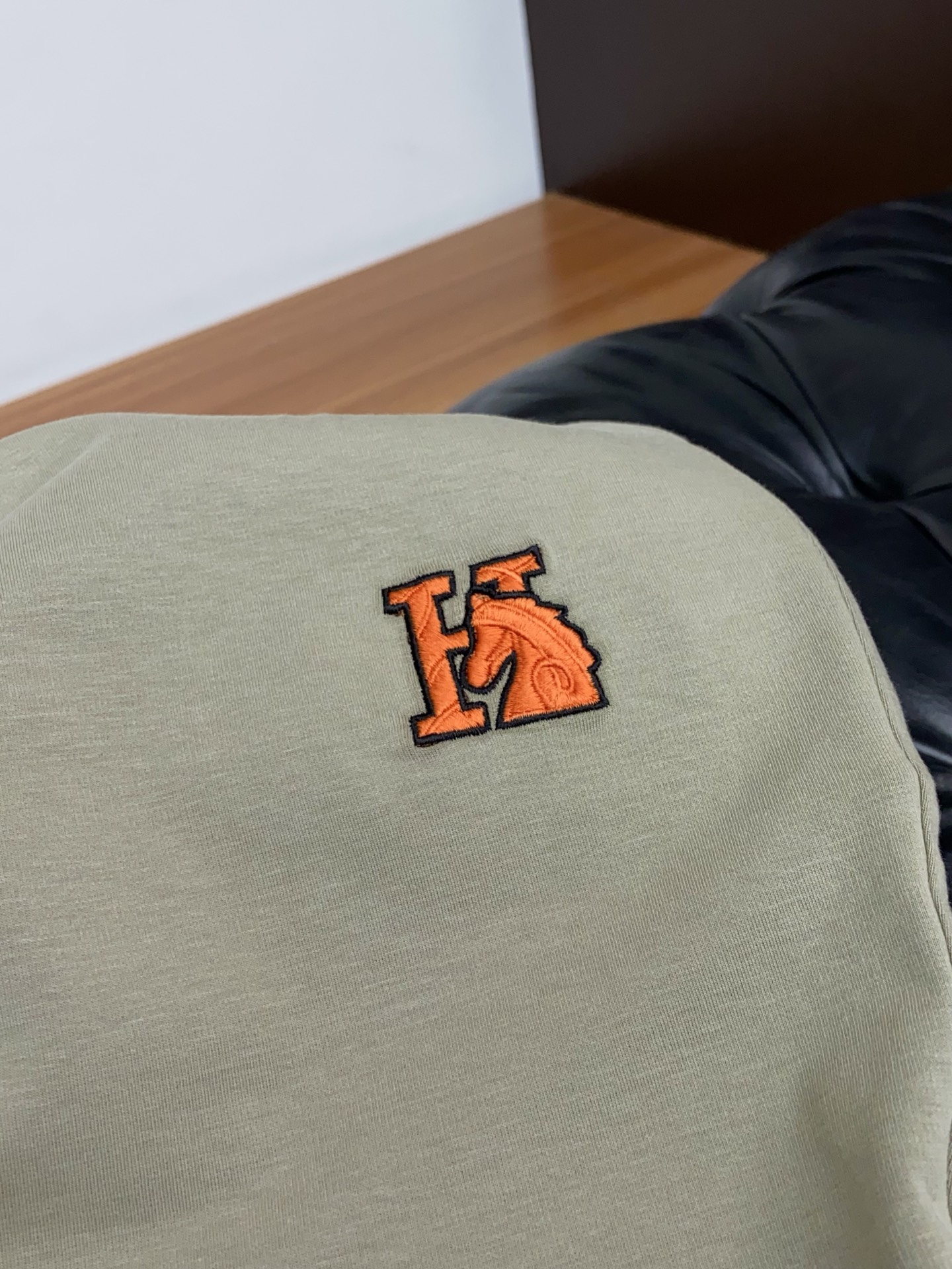 爱马仕 2026春夏季新款，最新休闲短裤。原版裤型上身休闲百搭🌾、随性慵懒范，高级定制面料，订制工艺 舒