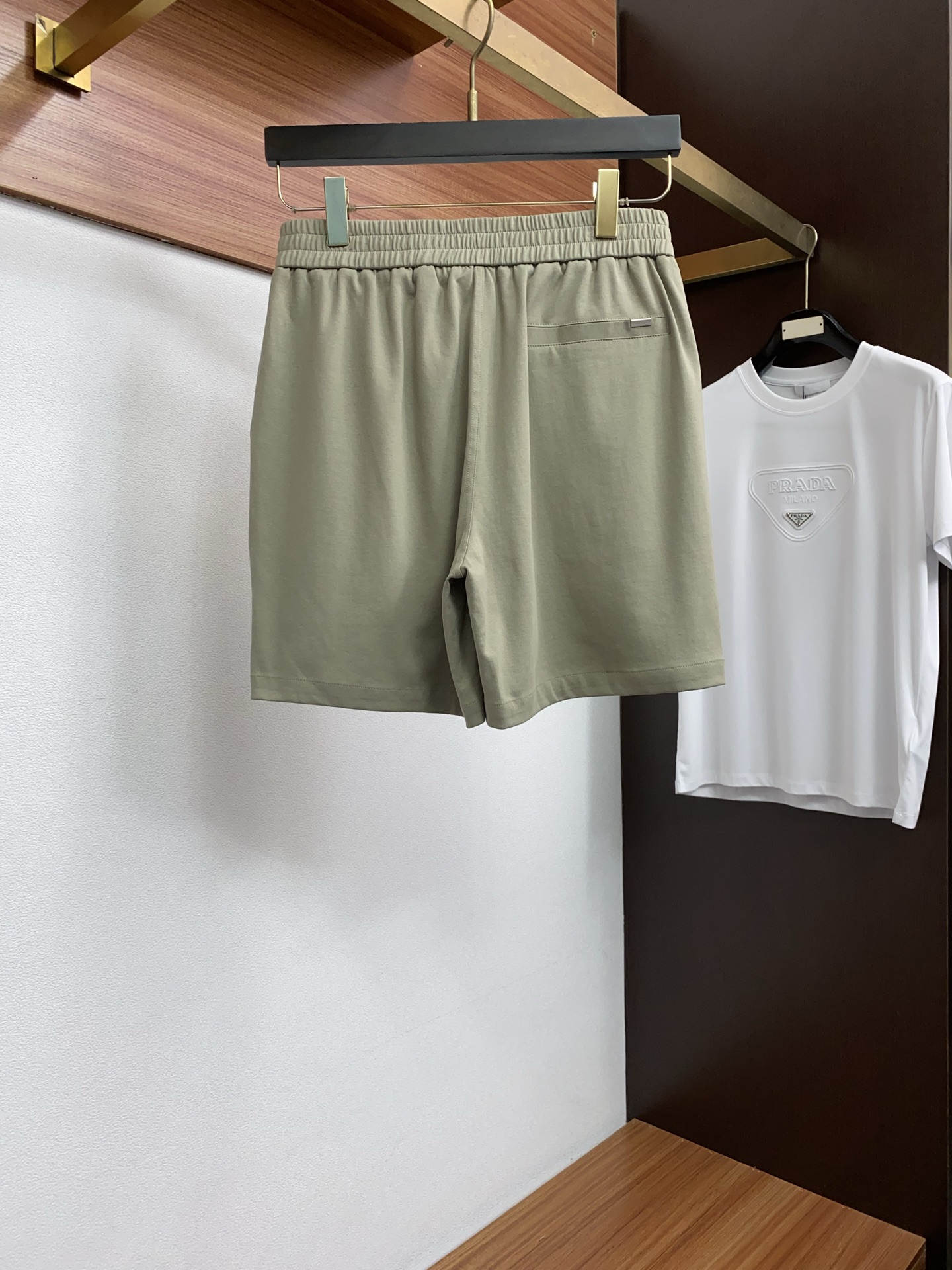 爱马仕 2026春夏季新款，最新休闲短裤。原版裤型上身休闲百搭🌾、随性慵懒范，高级定制面料，订制工艺 舒