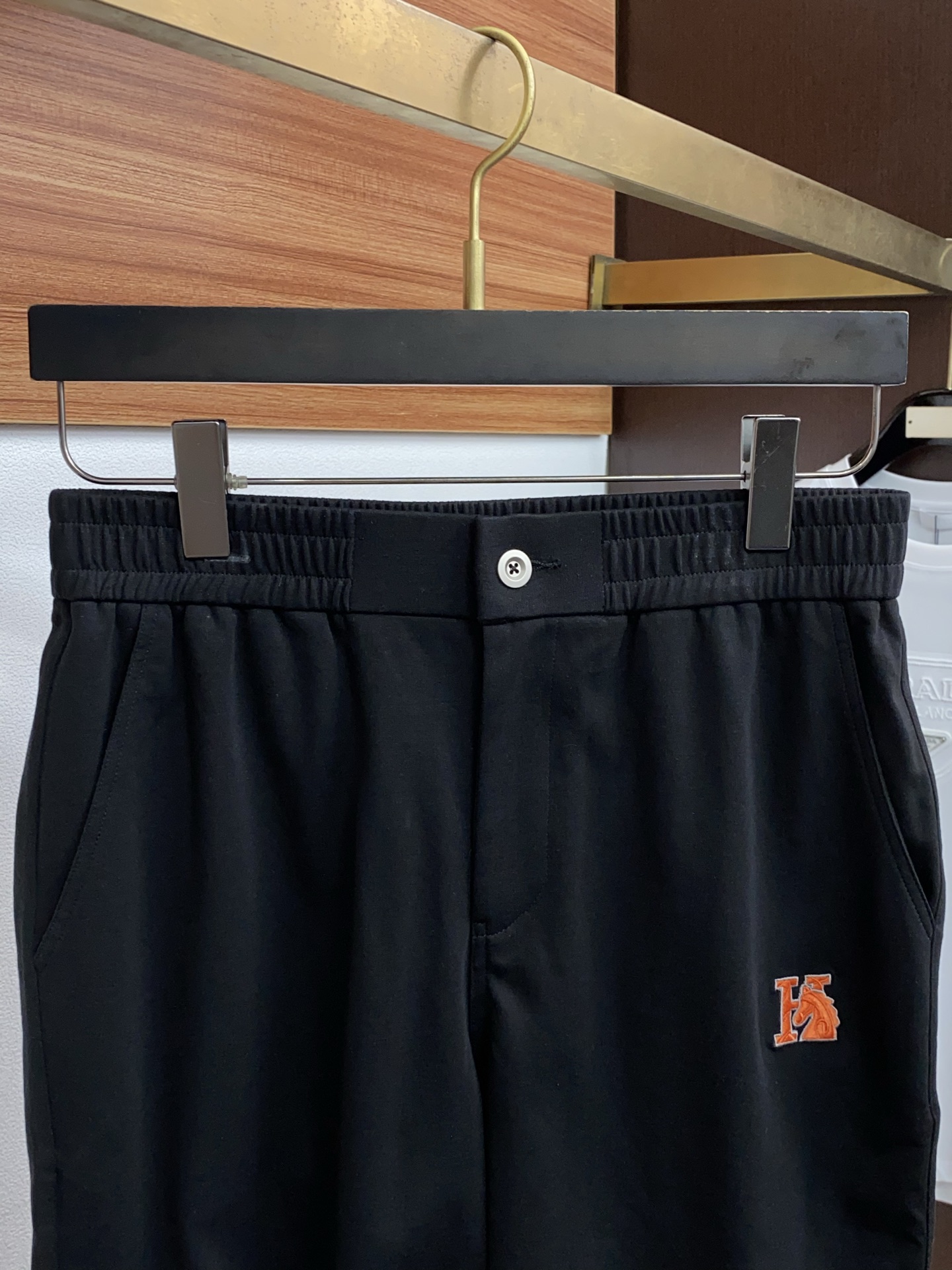 爱马仕 2026春夏季新款，最新休闲短裤。原版裤型上身休闲百搭🌾、随性慵懒范，高级定制面料，订制工艺 舒