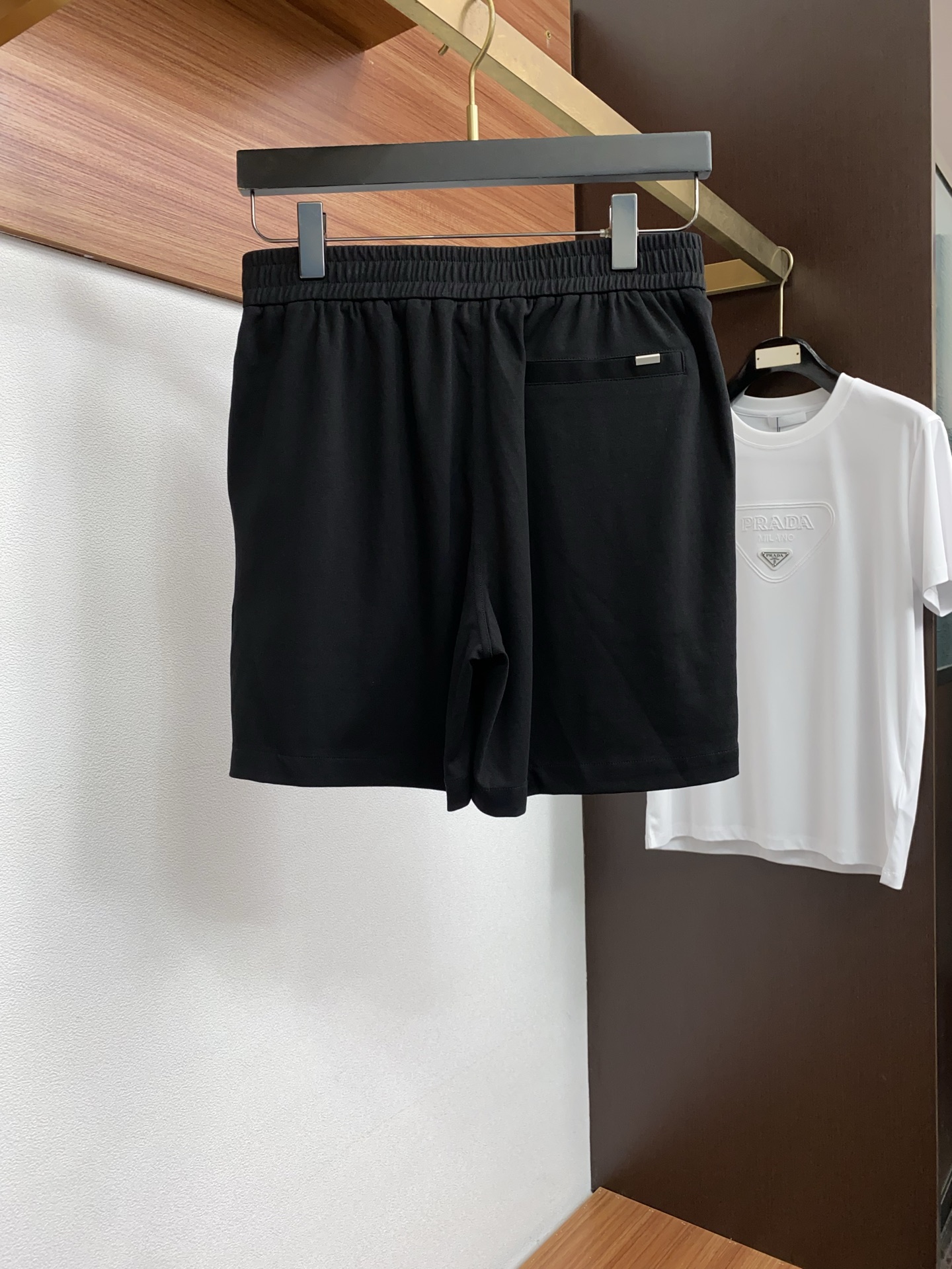 爱马仕 2026春夏季新款，最新休闲短裤。原版裤型上身休闲百搭🌾、随性慵懒范，高级定制面料，订制工艺 舒