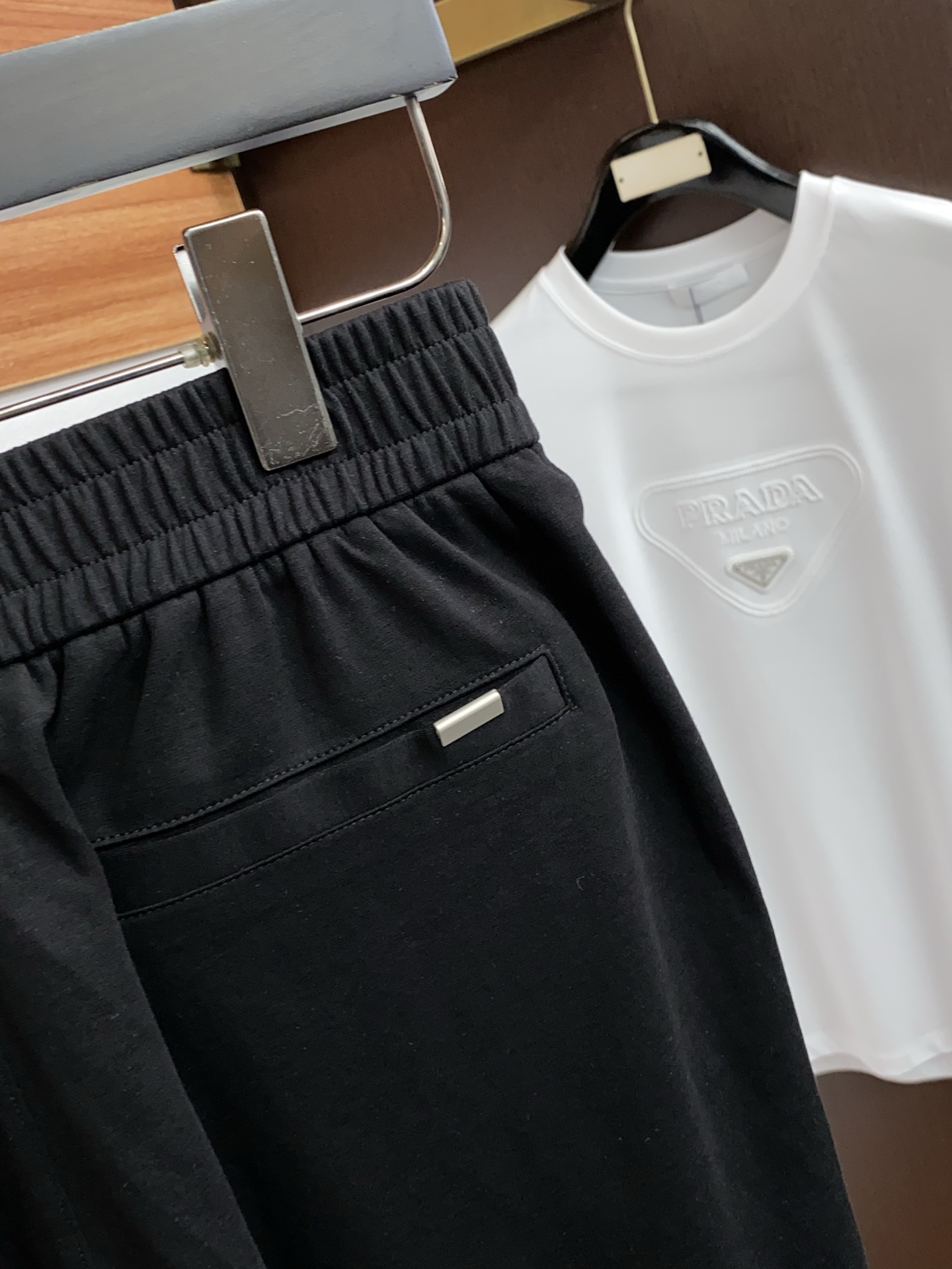 爱马仕 2026春夏季新款，最新休闲短裤。原版裤型上身休闲百搭🌾、随性慵懒范，高级定制面料，订制工艺 舒