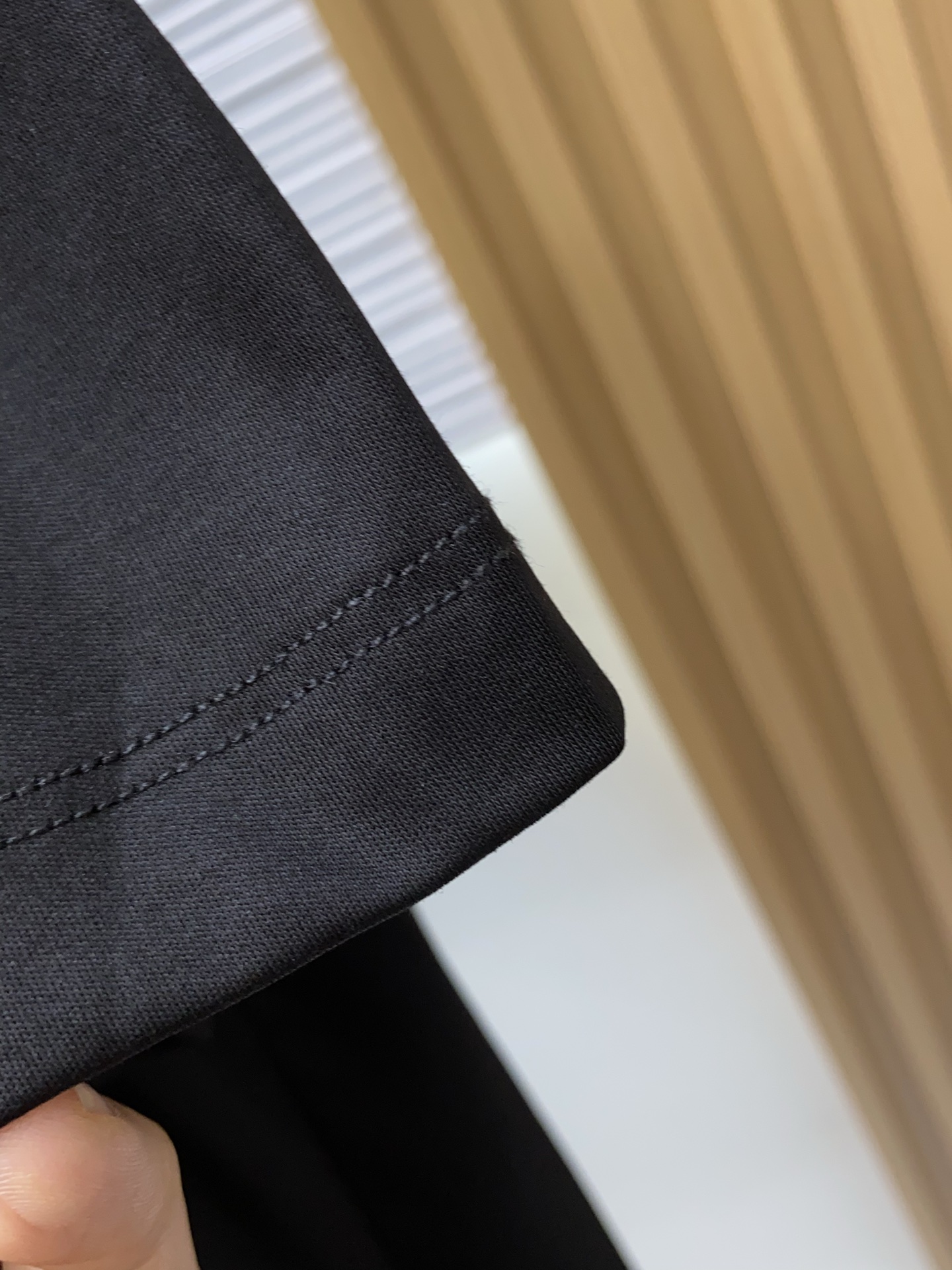 普拉达 2026春夏新款首发专柜最新款圆领短袖 高端订制 设计前卫时尚！品牌logo重工艺设计 高端定制