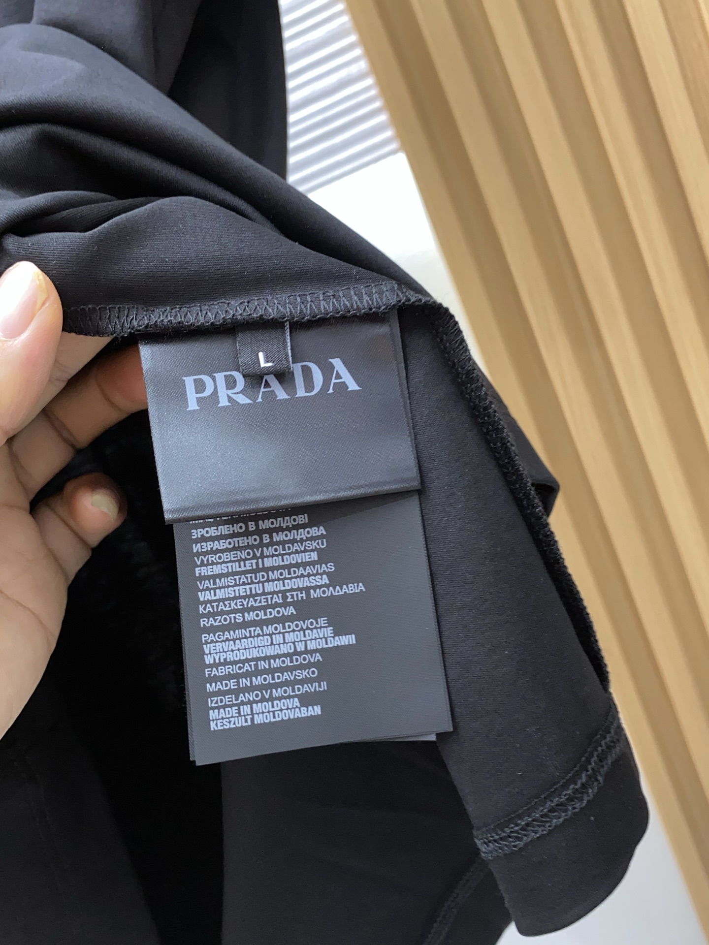 普拉达 2026春夏新款首发专柜最新款圆领短袖 高端订制 设计前卫时尚！品牌logo重工艺设计 高端定制