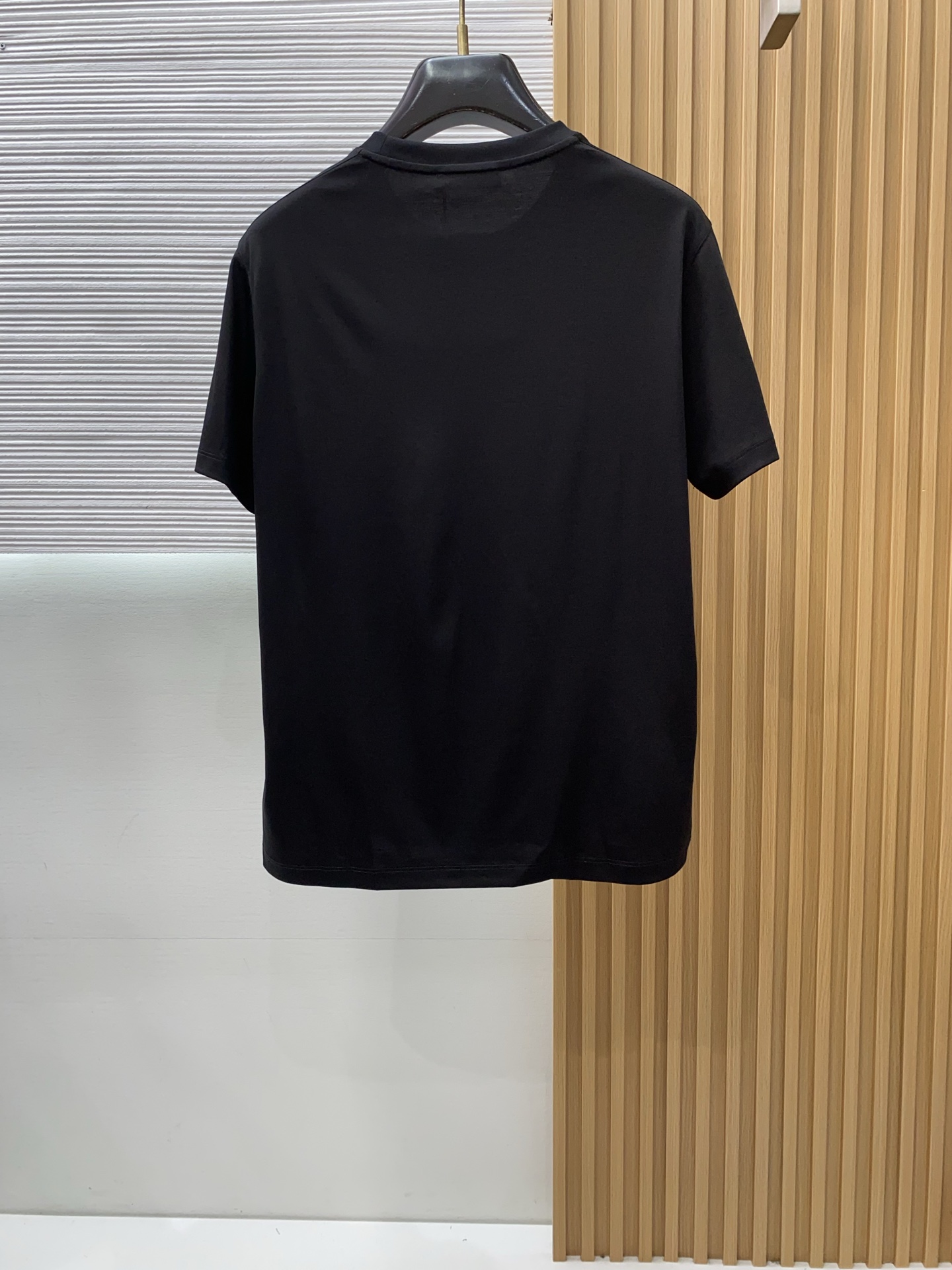 普拉达 2026春夏新款首发专柜最新款圆领短袖 高端订制 设计前卫时尚！品牌logo重工艺设计 高端定制